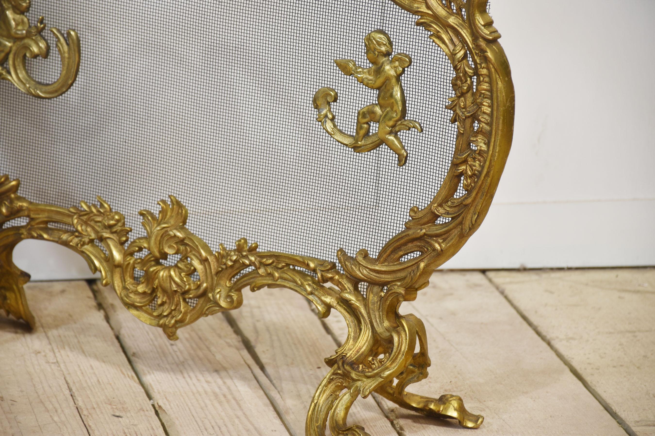 Coppia di parafuoco in bronzo dorato in stile Luigi XV in vendita 1