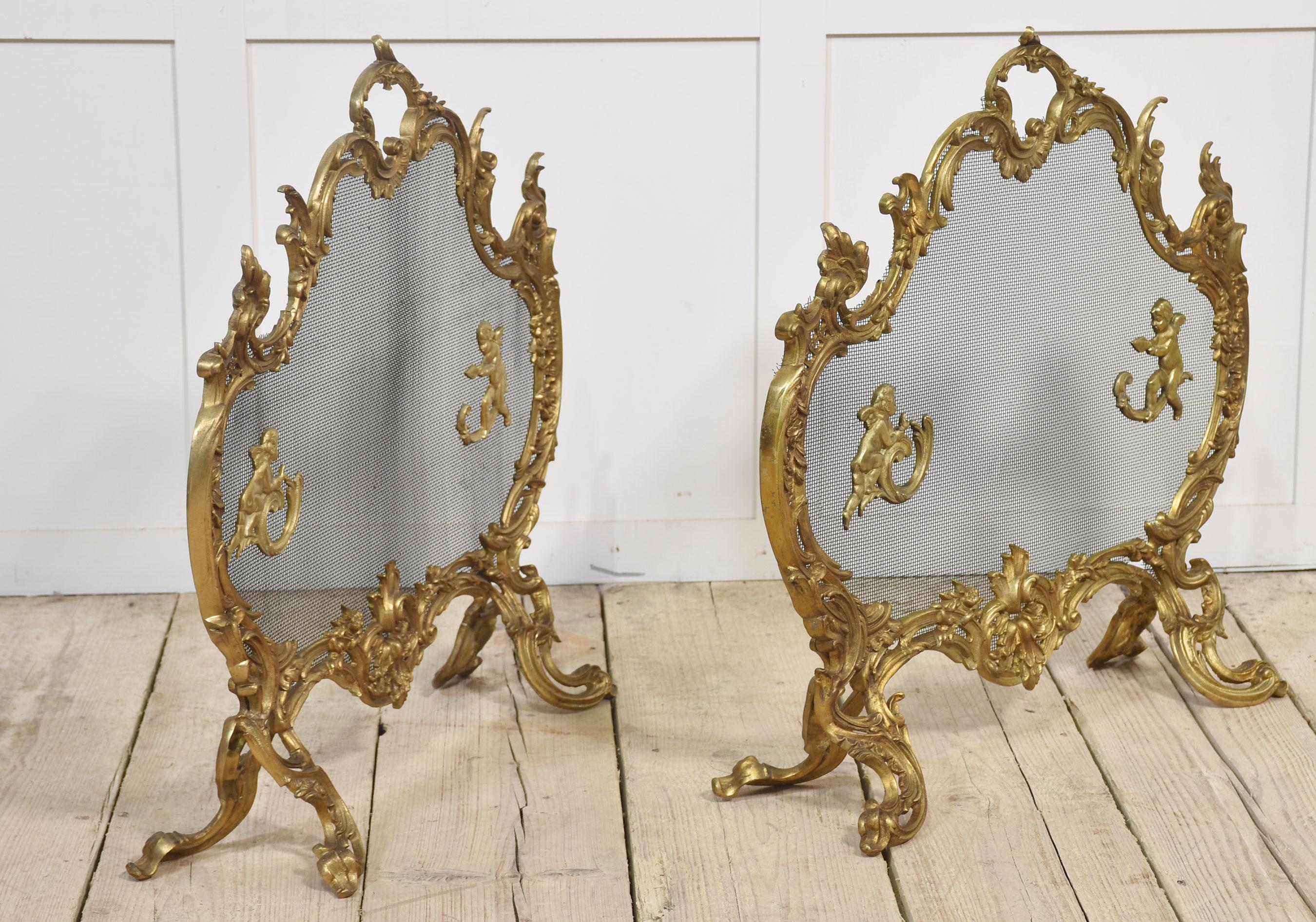 Coppia di parafuoco in bronzo dorato in stile Luigi XV in vendita 2