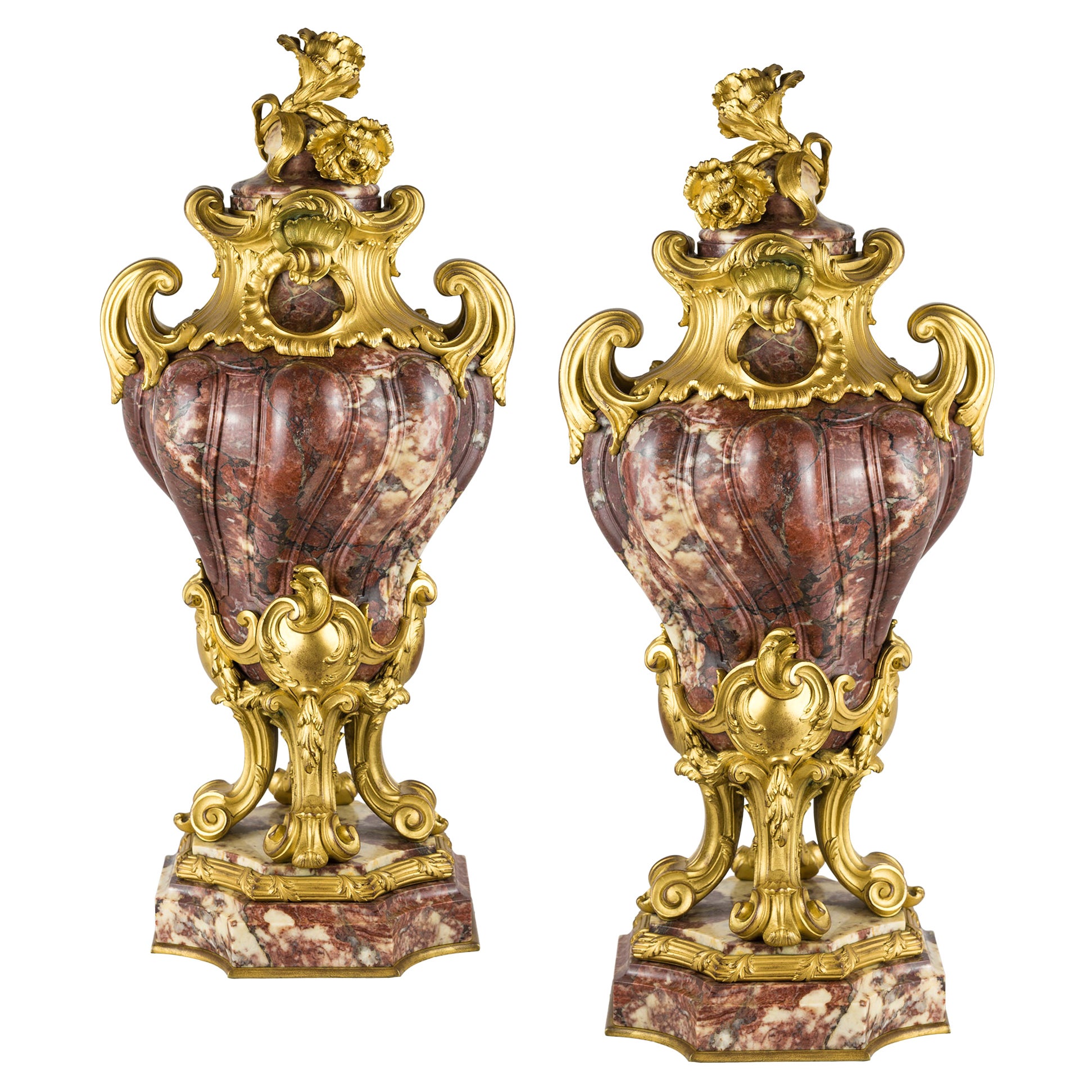 Paire de tabourets de style Louis XV montés en bronze doré et marbre