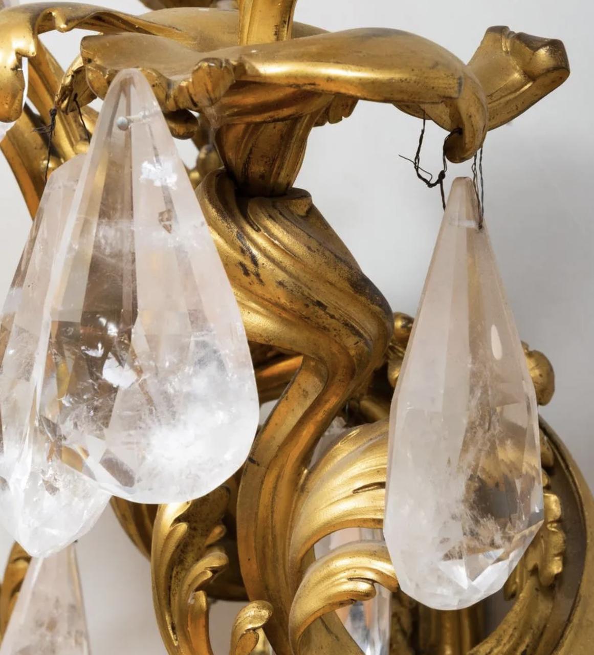 Français Paire d'appliques rocheuses de style Louis XV montées sur bronze doré en vente