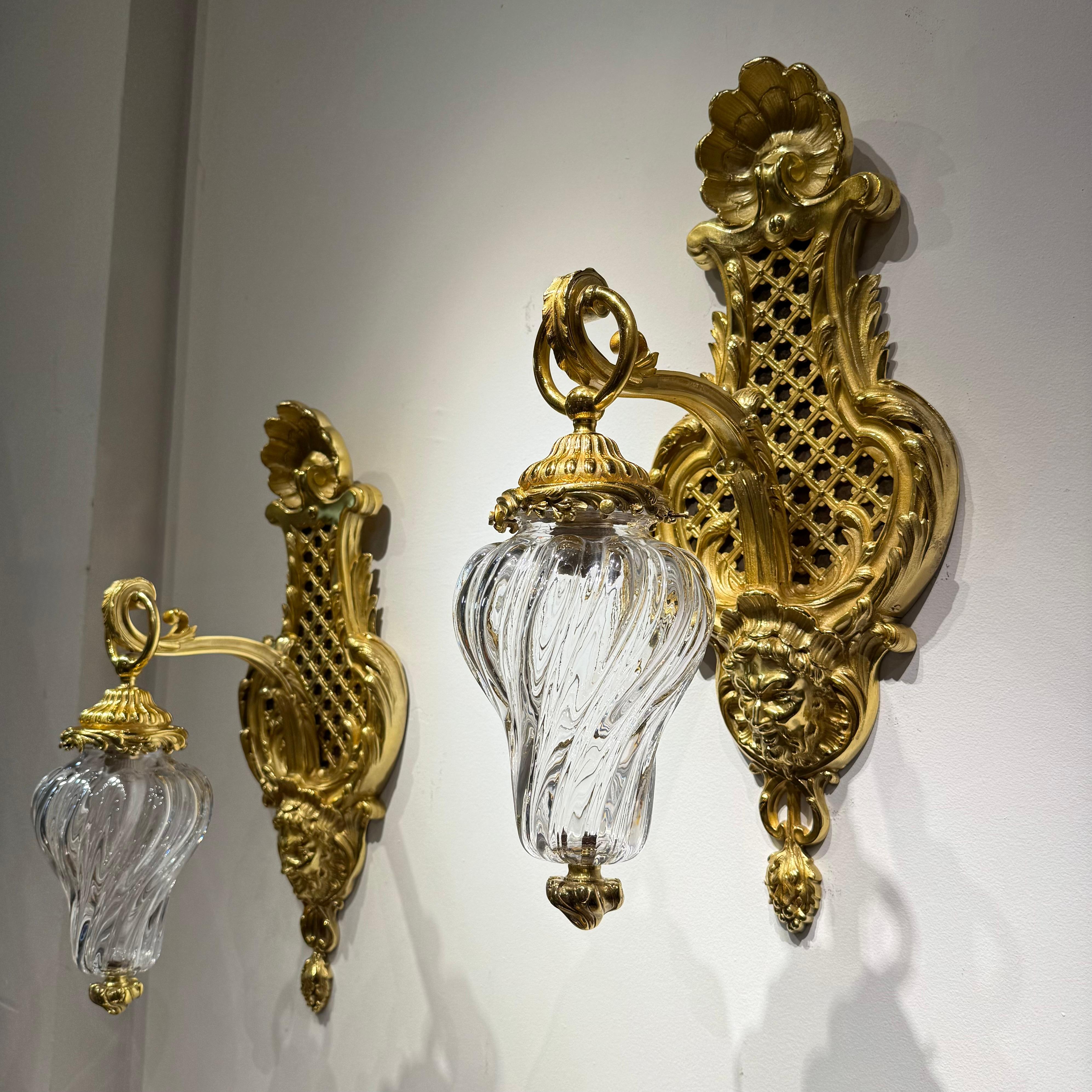 Pair of 19thC. Louis XV style gilded bronze wall lanterns.
France c. 1880s.

Dimensions:

H64 x W25 x D33 cm.
H25.20 x W9.84 x D12.99 inch.
