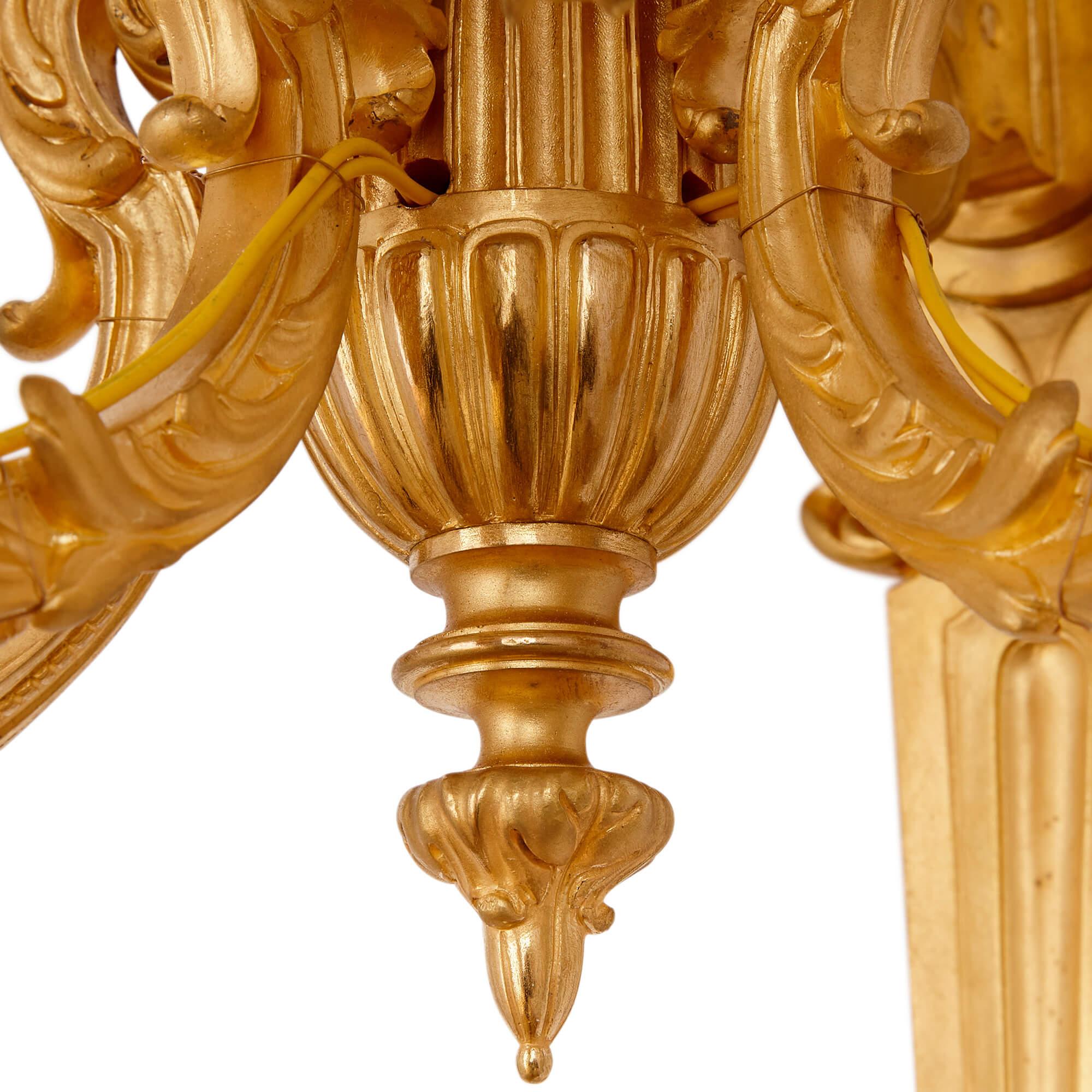 Paar Wandleuchten aus vergoldeter Bronze im Louis-XV-Stil von Barbedienne (Goldbronze) im Angebot