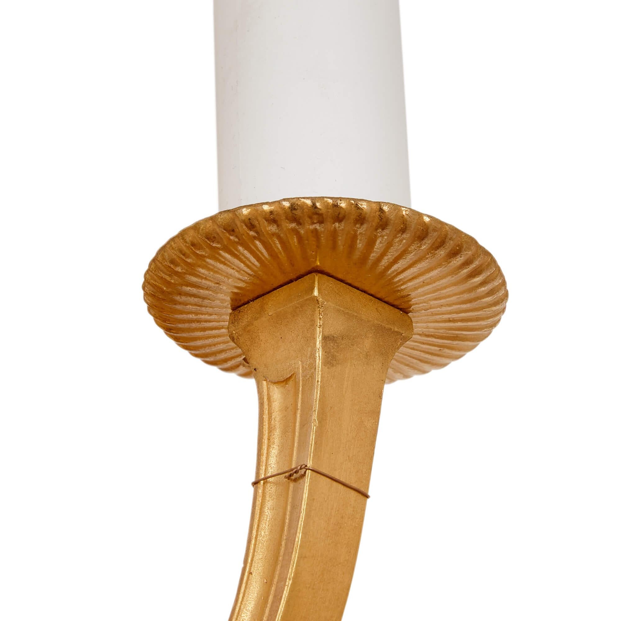 Coppia di applique in bronzo dorato in stile Luigi XV di Barbedienne in vendita 2
