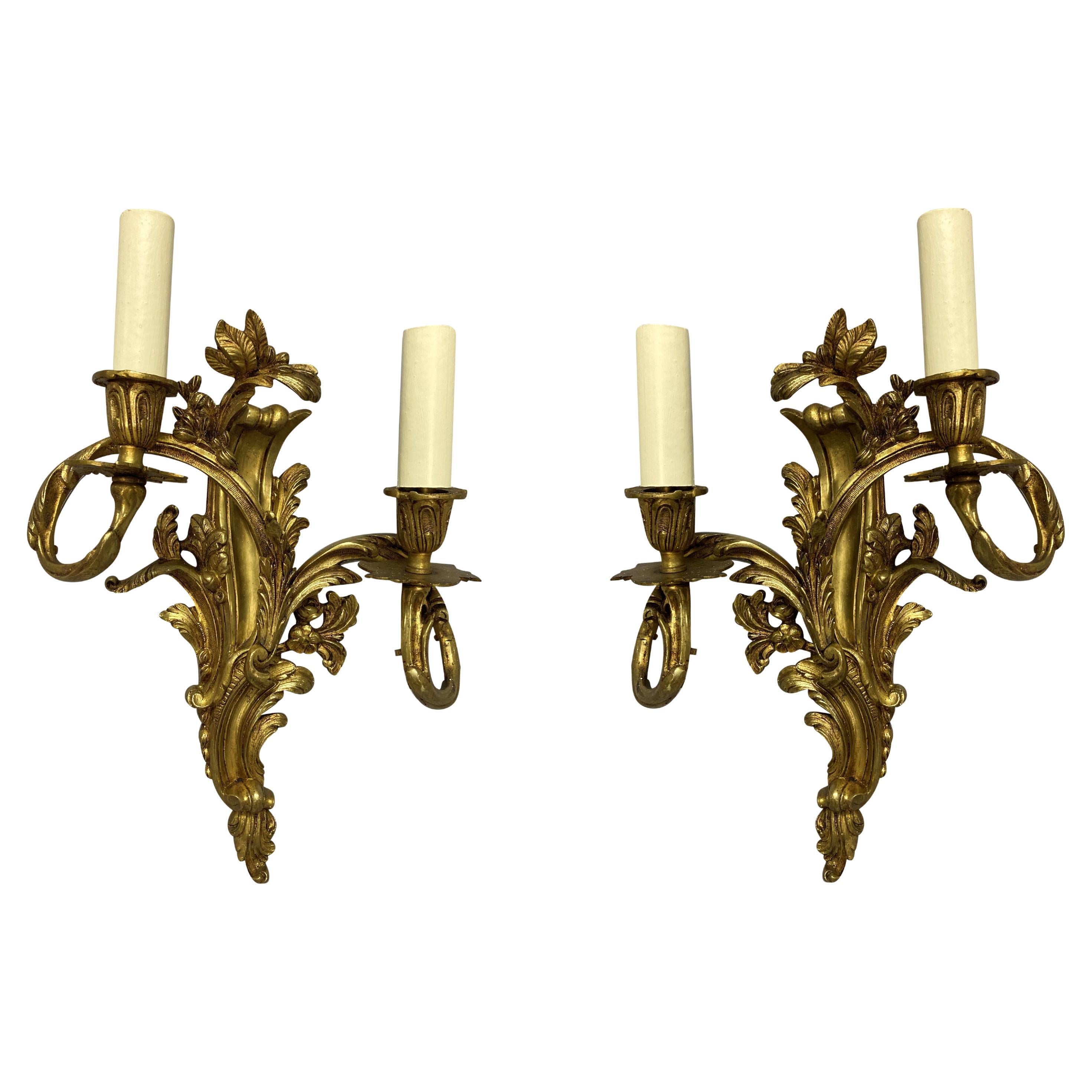 Paar Wandleuchter aus vergoldeter Bronze im Louis XV-Stil
