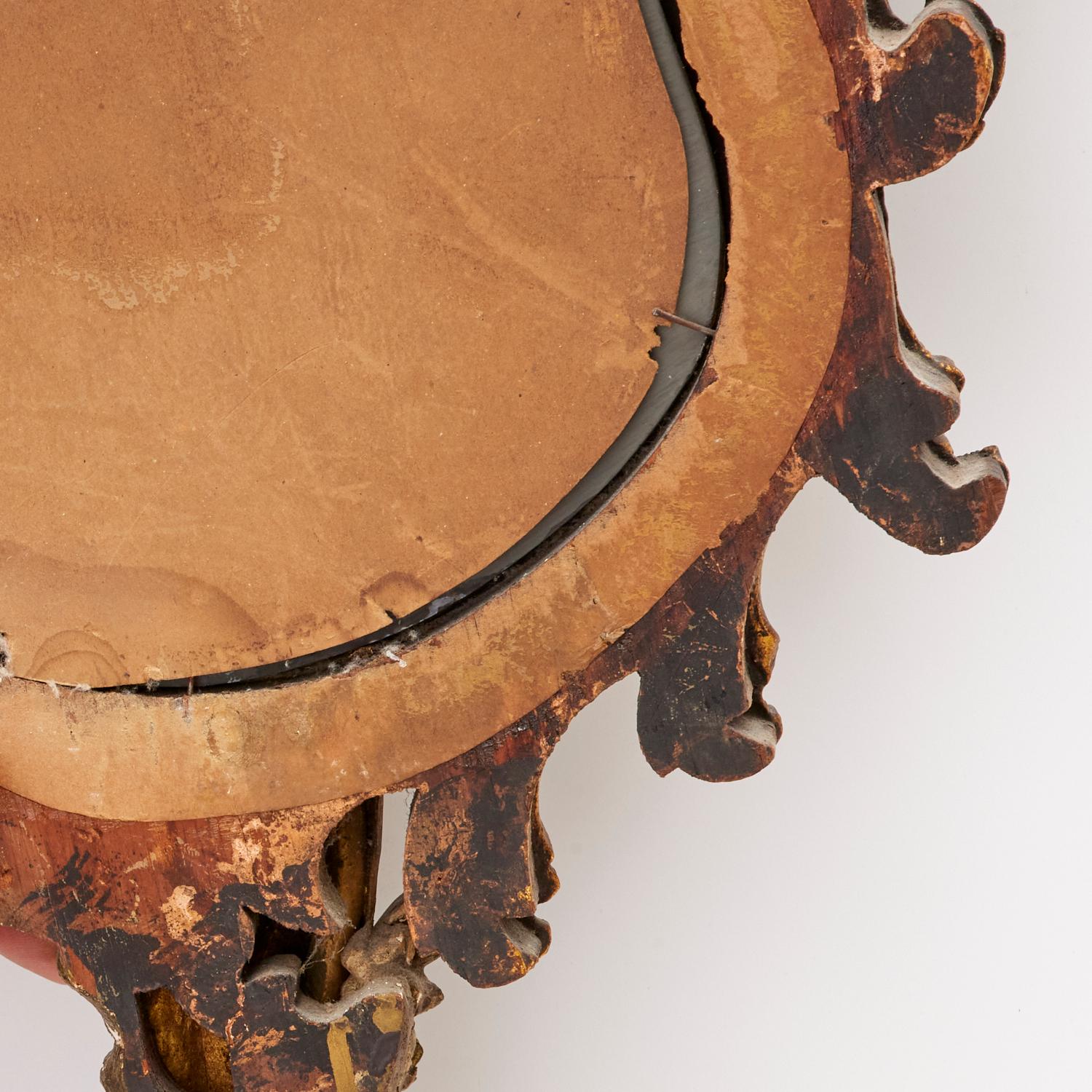Pareja de Girándolas de Madera Dorada y Tole Estilo Luis XV Cada una con Dos Candelabros en venta 3