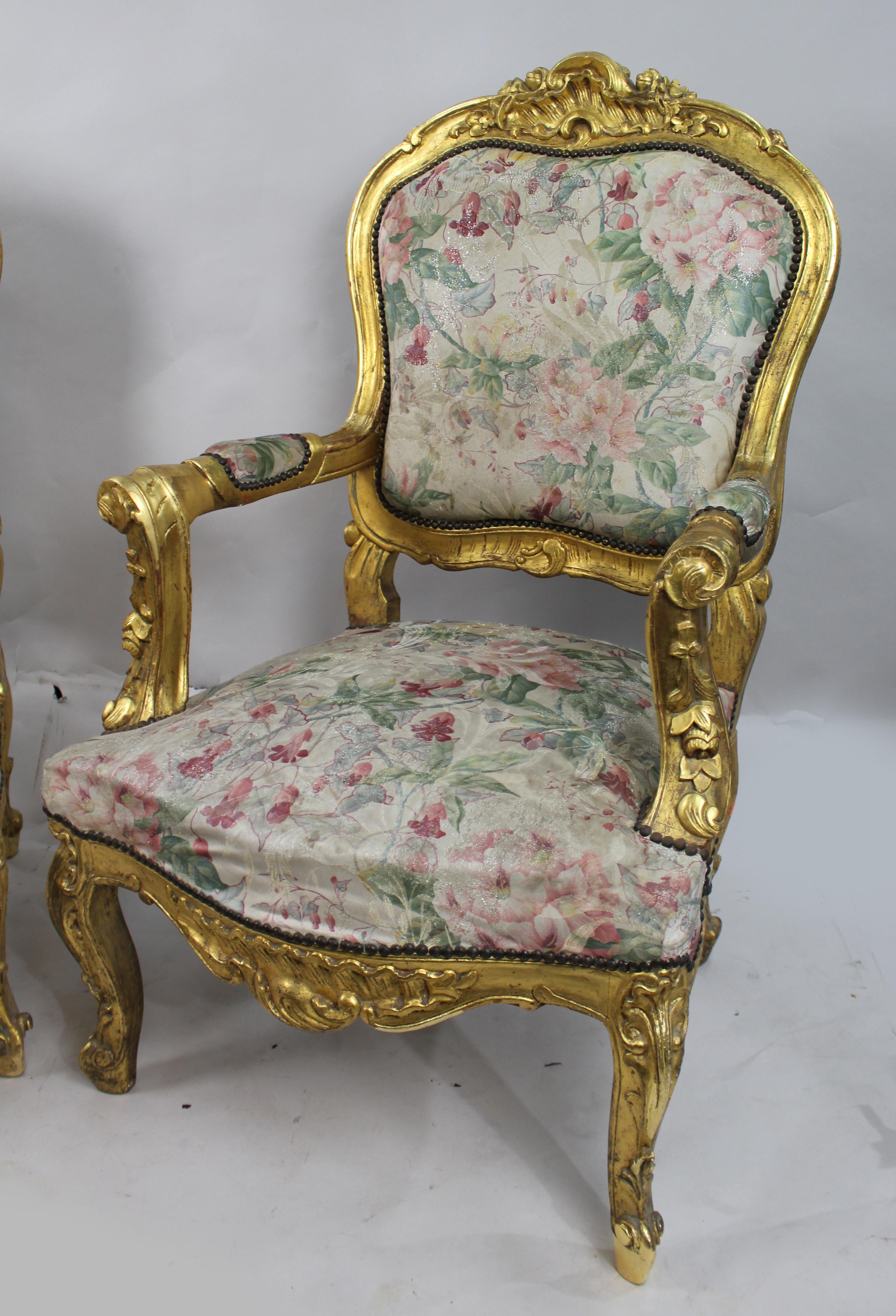 Paar Sessel aus Giltwood im Stil Louis XV (Geschnitzt) im Angebot