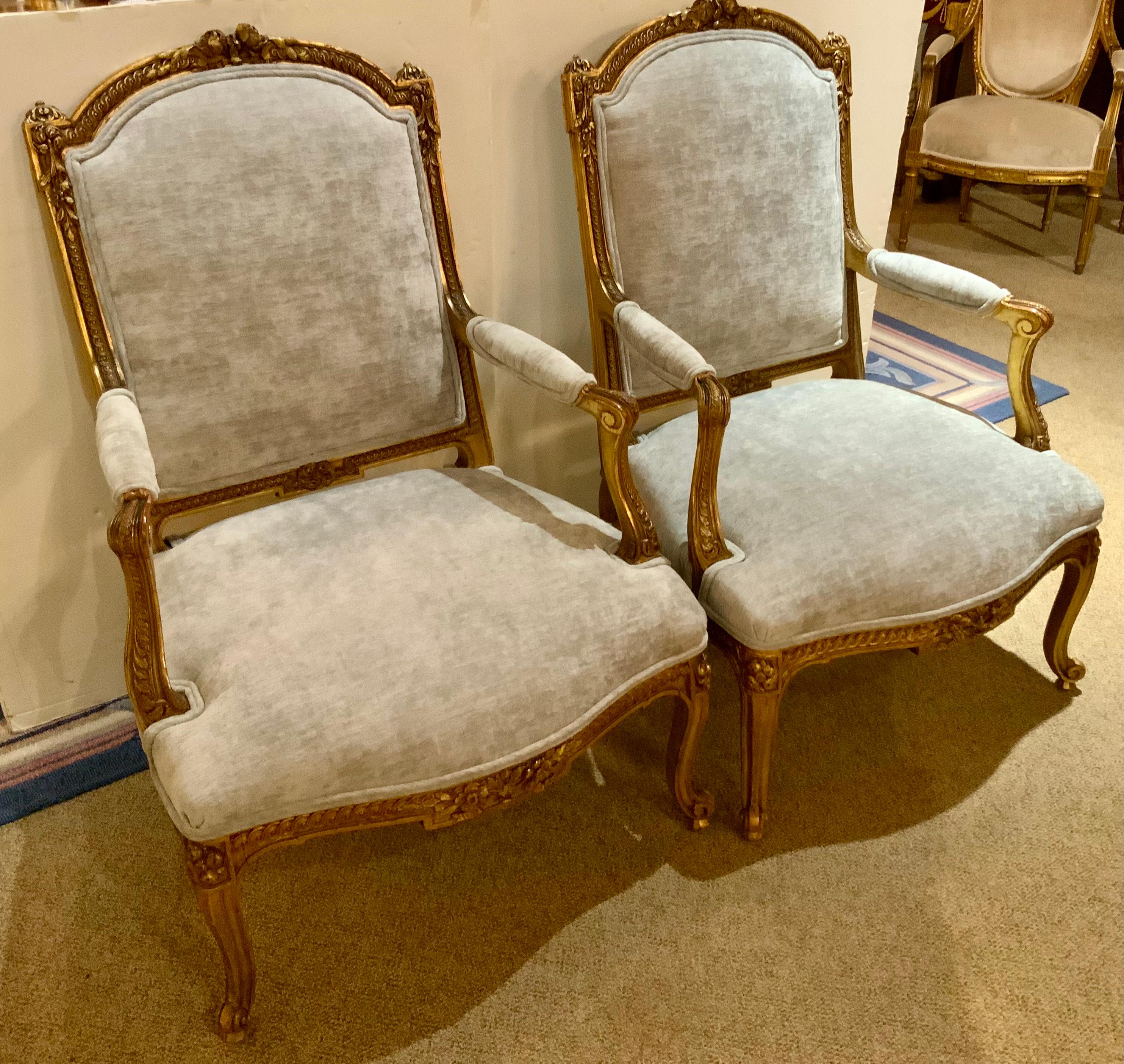 Français Paire de Fauteuils/fauteuils en bois doré de style Louis XV en vente