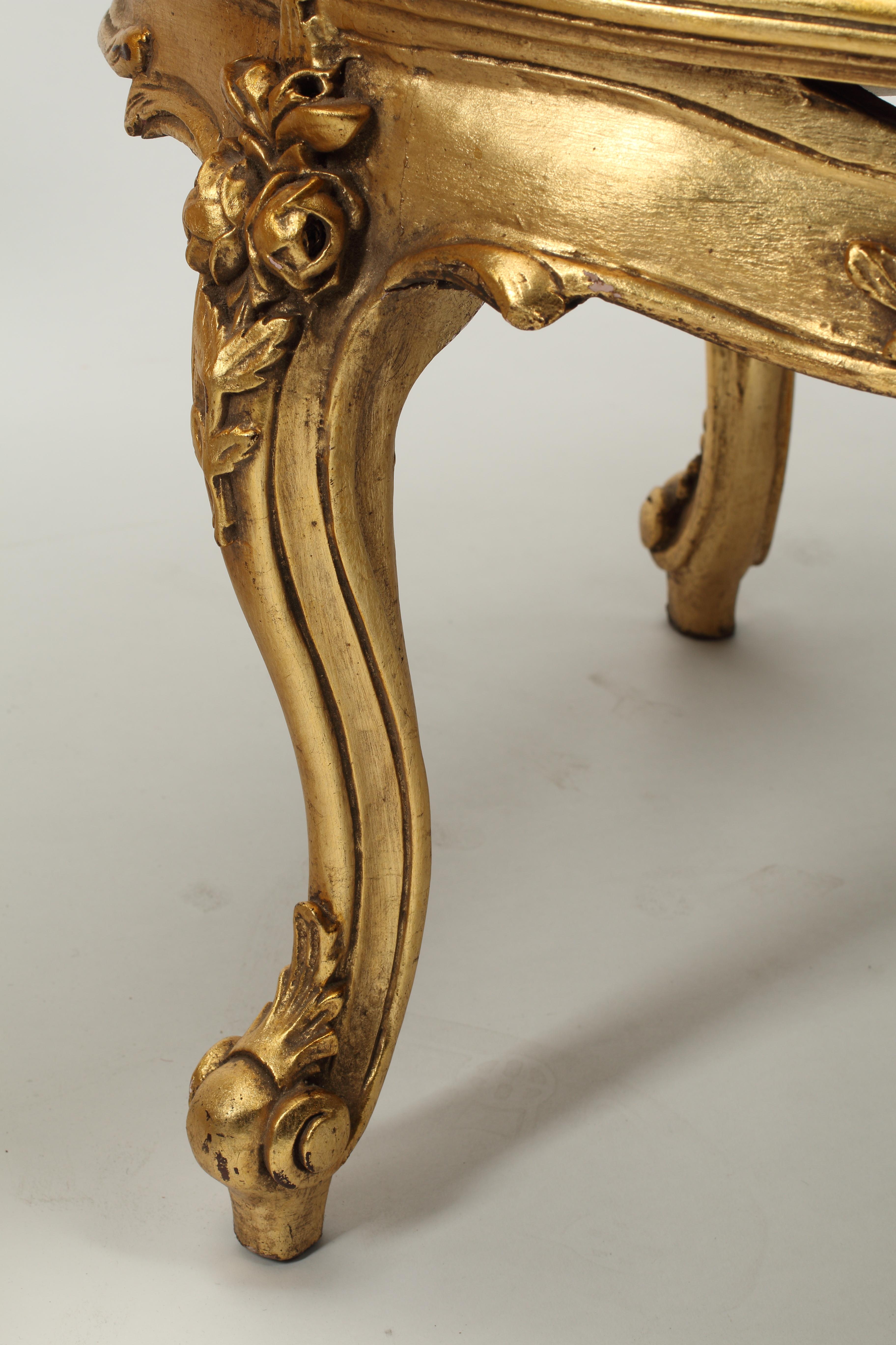 Paire de canapés en bois doré de style Louis XV  Bon état - En vente à El Monte, CA