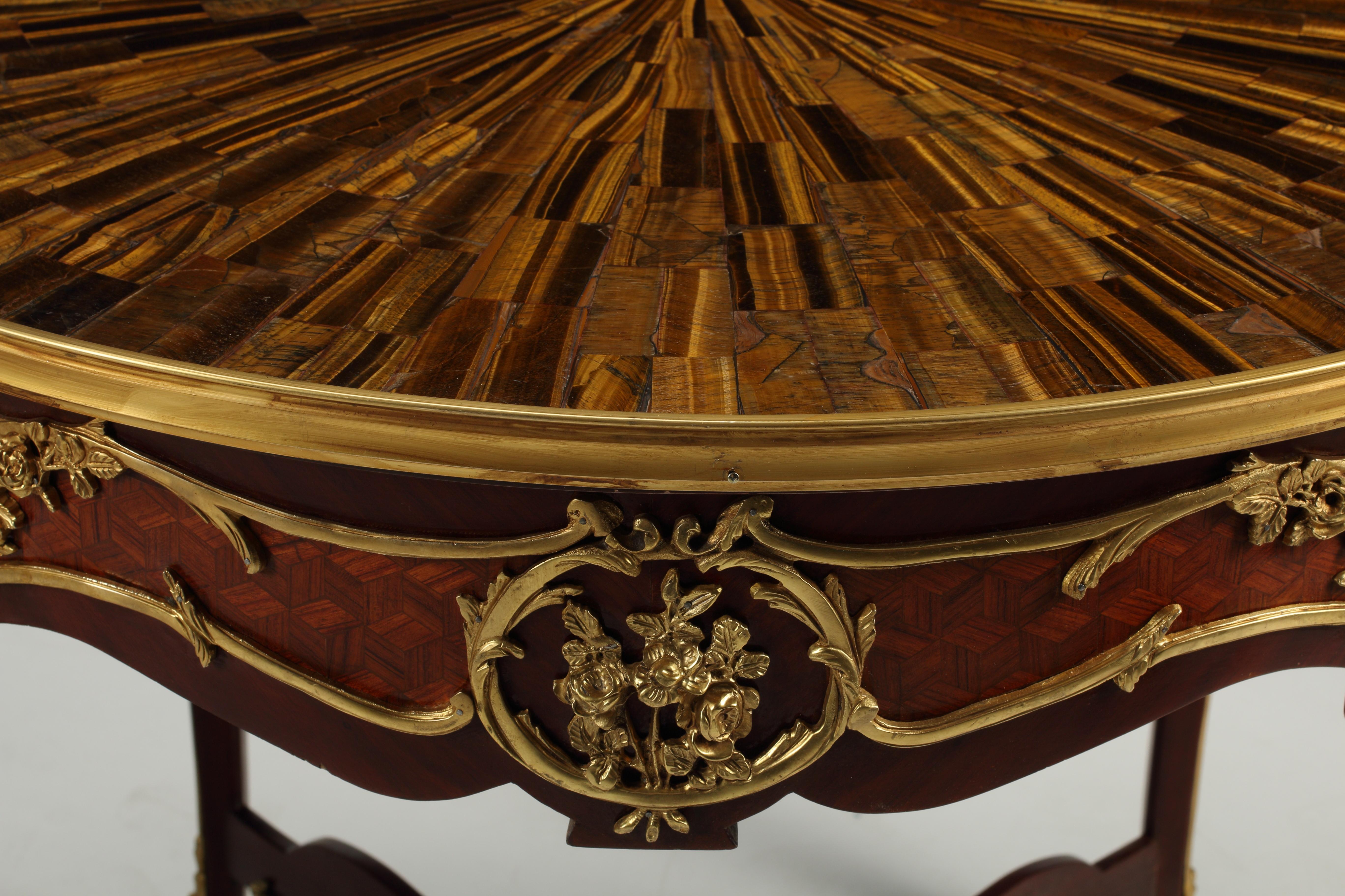 Laiton Pair of Louis XV Style Gueridons with Tiger's Eye Table Tops en vente