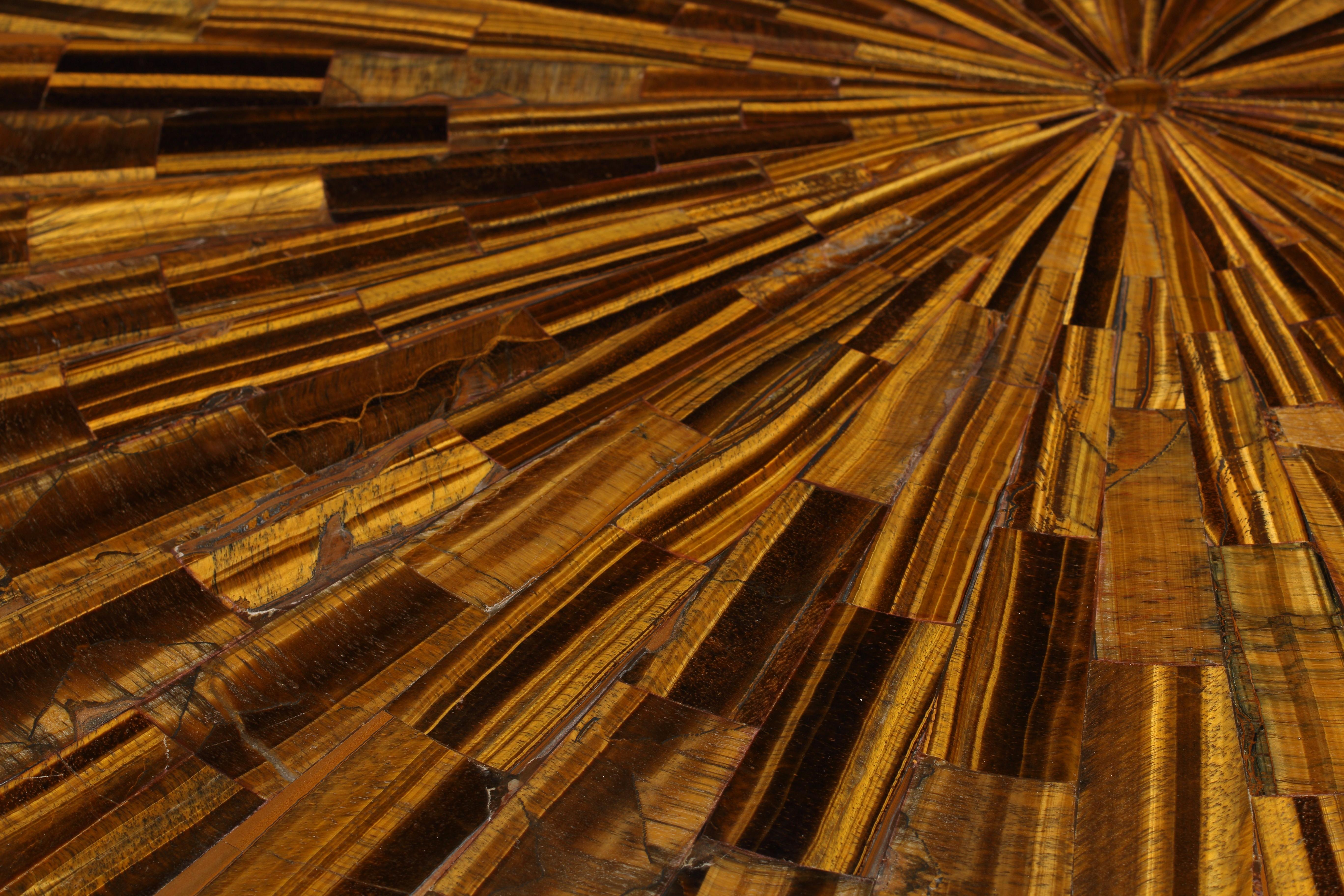 Pair of Louis XV Style Gueridons with Tiger's Eye Table Tops en vente 1