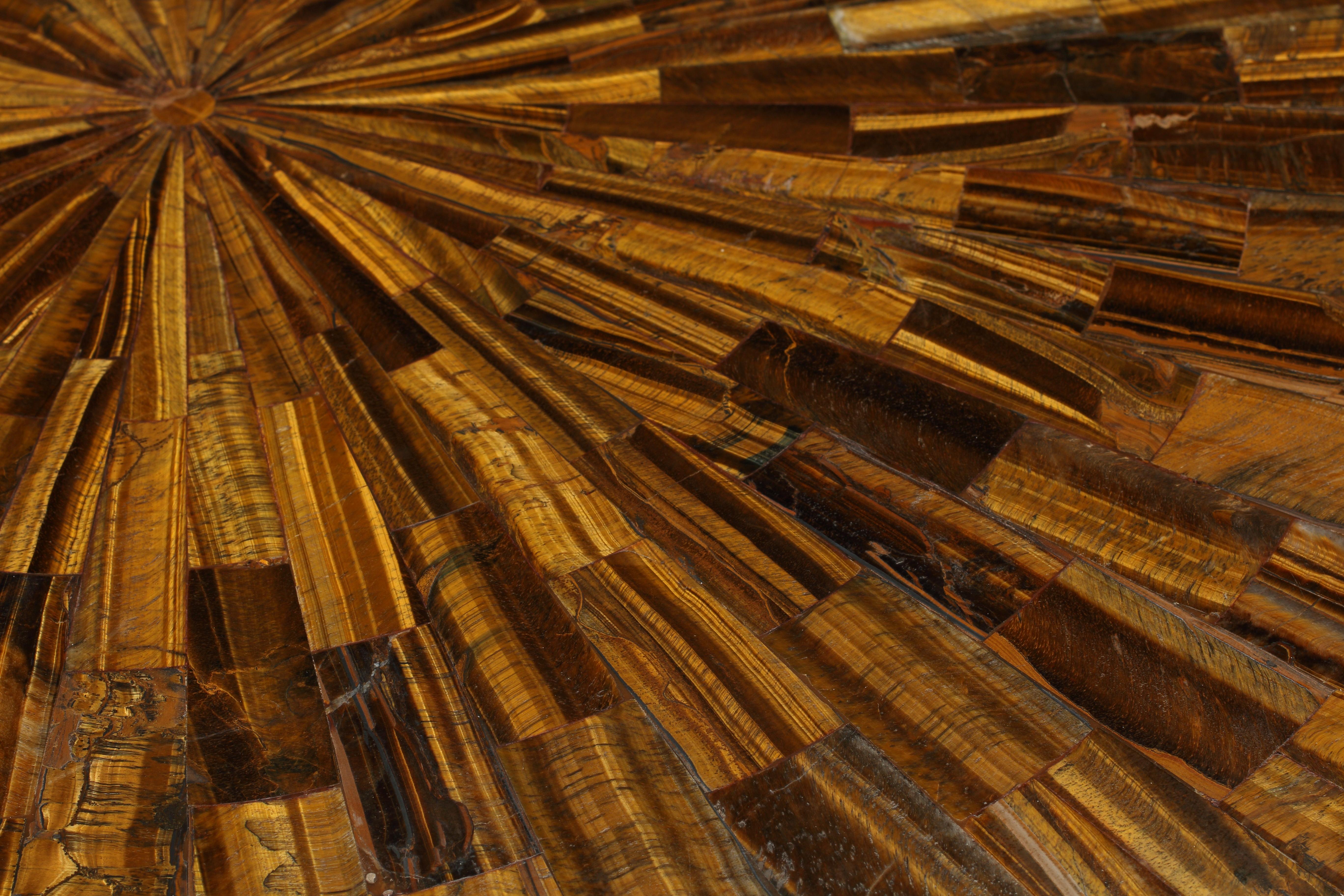Pair of Louis XV Style Gueridons with Tiger's Eye Table Tops en vente 2