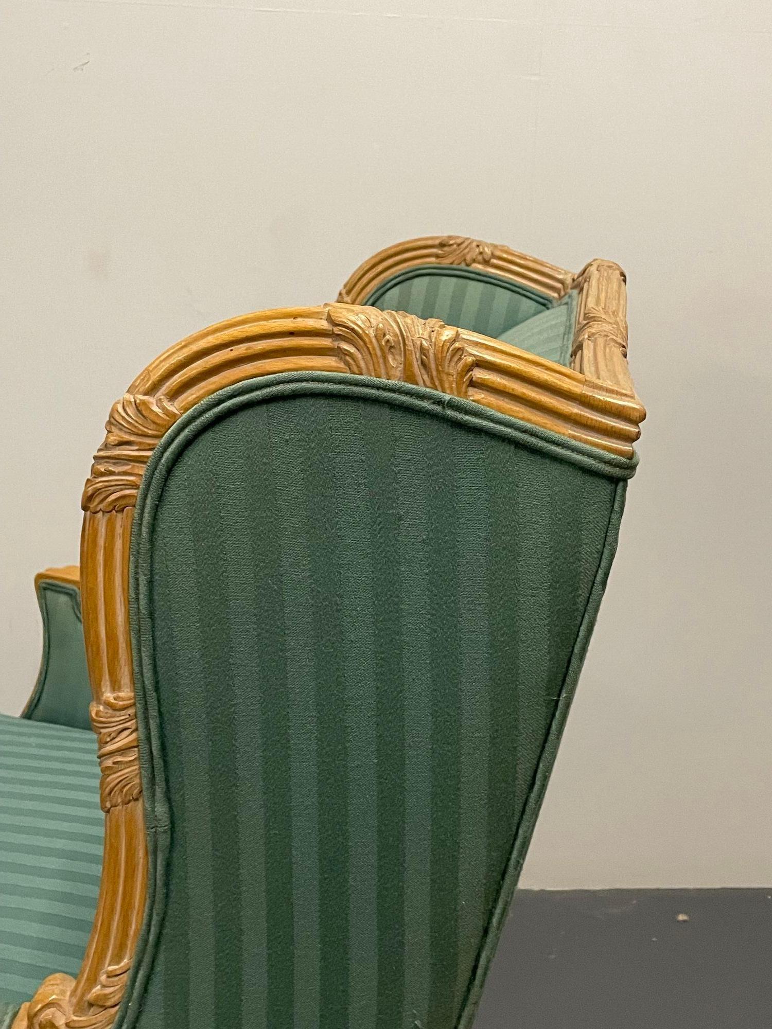 Paar Louis XV-Stil hohe Rückenlehne Lounge oder Flügelstühle (20. Jahrhundert) im Angebot