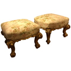 Paire de tabourets italiens en bois doré de style Louis XV