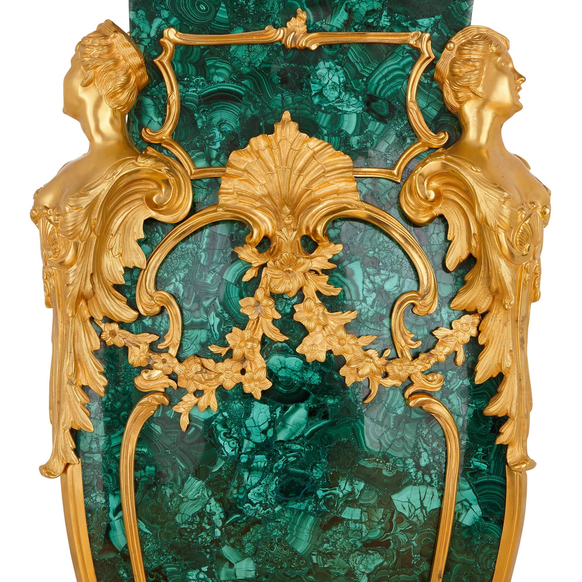 Pair of Louis XV Style Malachite and Gilt Bronze Pedestals In Excellent Condition In London, GB