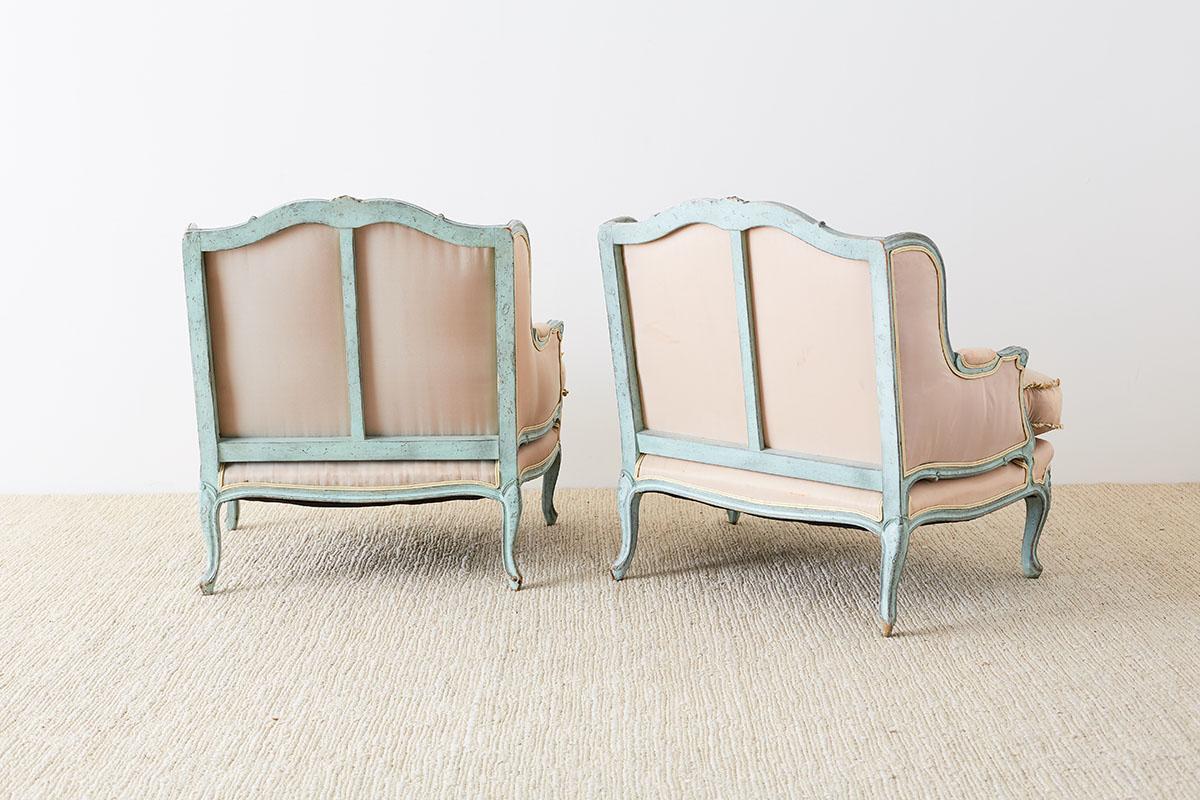 Paar geflügelte Bergère-Sessel im Louis XV-Stil mit Marquise 11
