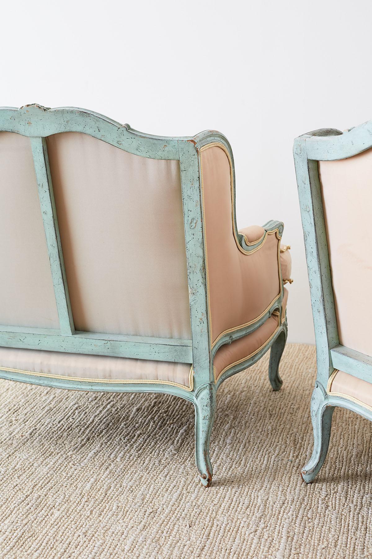 Paar geflügelte Bergère-Sessel im Louis XV-Stil mit Marquise 12