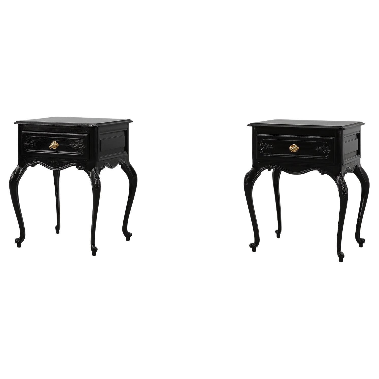 Zwei Nachttische im Stil Louis XV aus schwarz lackierter Eiche, Frankreich, 1950er Jahre
