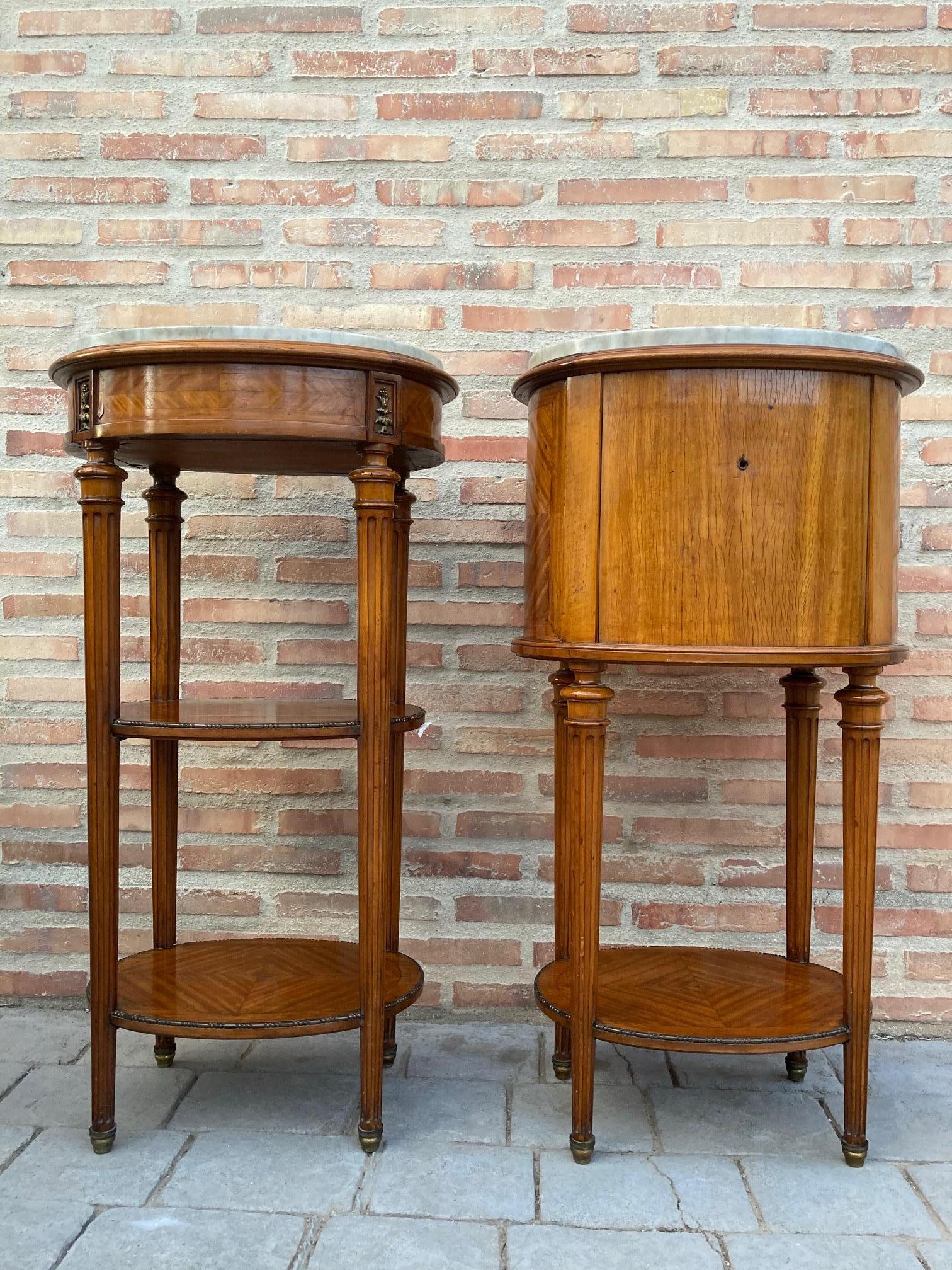 French Pair of Louis XV Style Oval Marble-Top Bronze Mounts Nightstands End Table