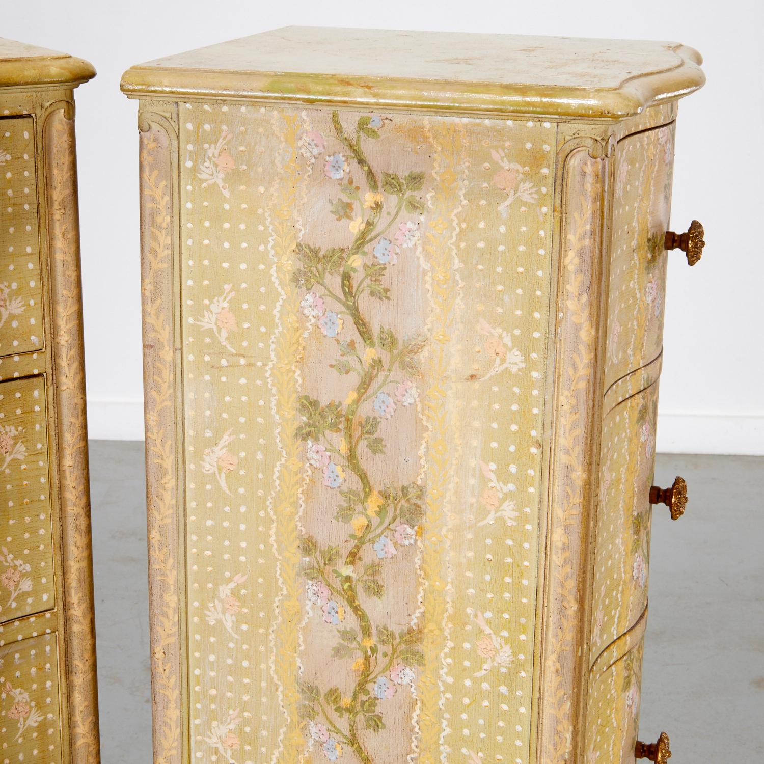 Paire de lingeries à décor peint de style Louis XV - Collection Iris Apfel Bon état - En vente à Morristown, NJ