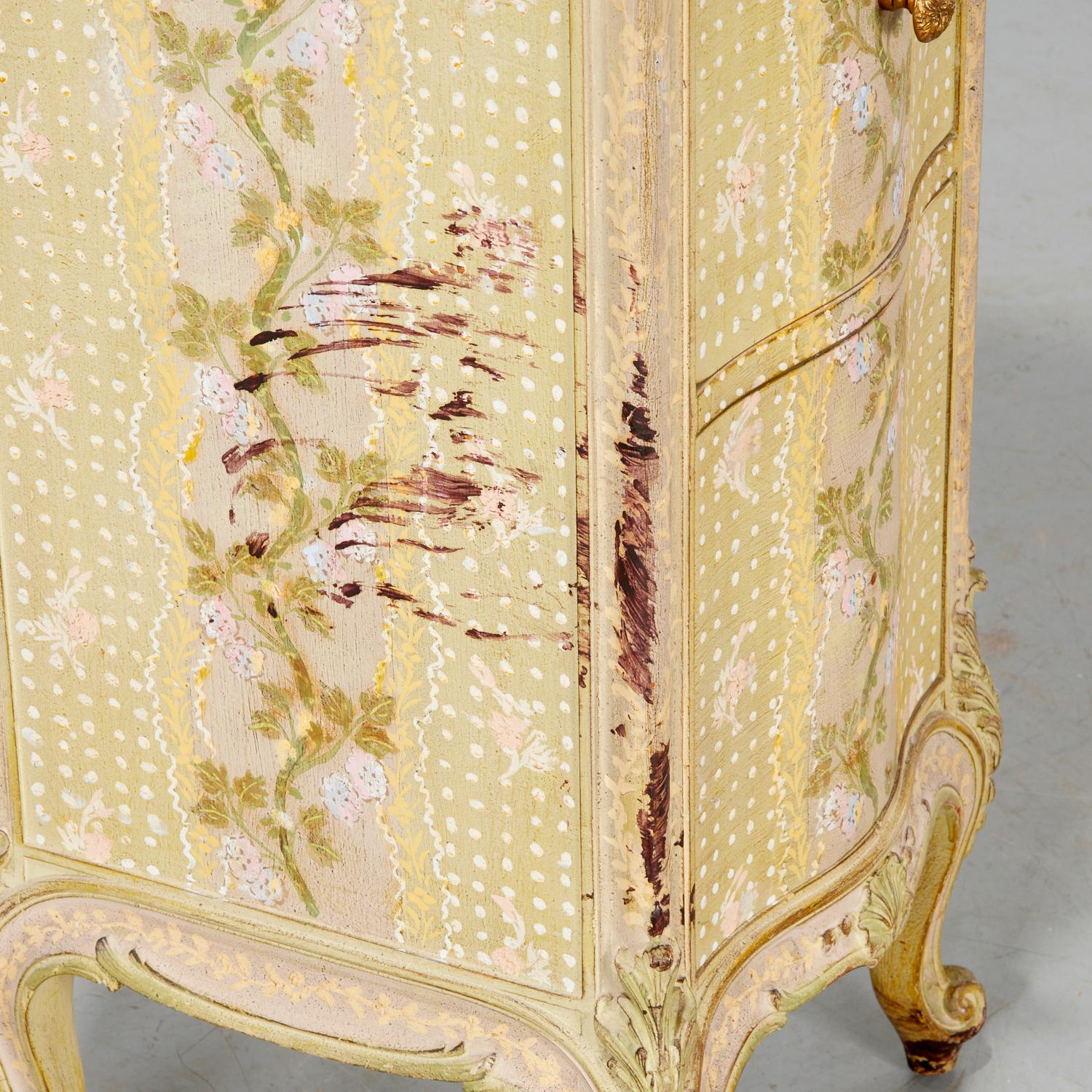 Milieu du XXe siècle Paire de lingeries à décor peint de style Louis XV - Collection Iris Apfel en vente