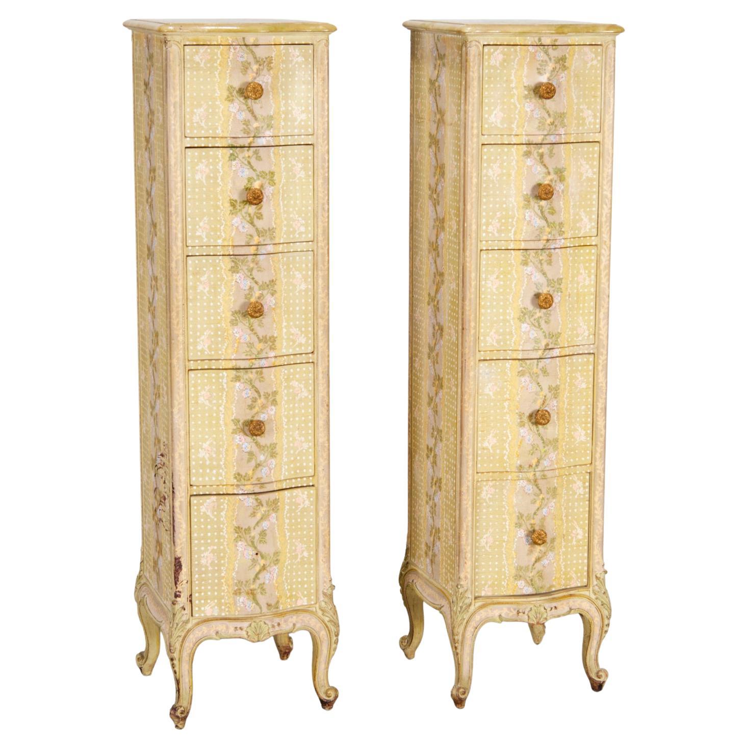 Paire de lingeries à décor peint de style Louis XV - Collection Iris Apfel en vente