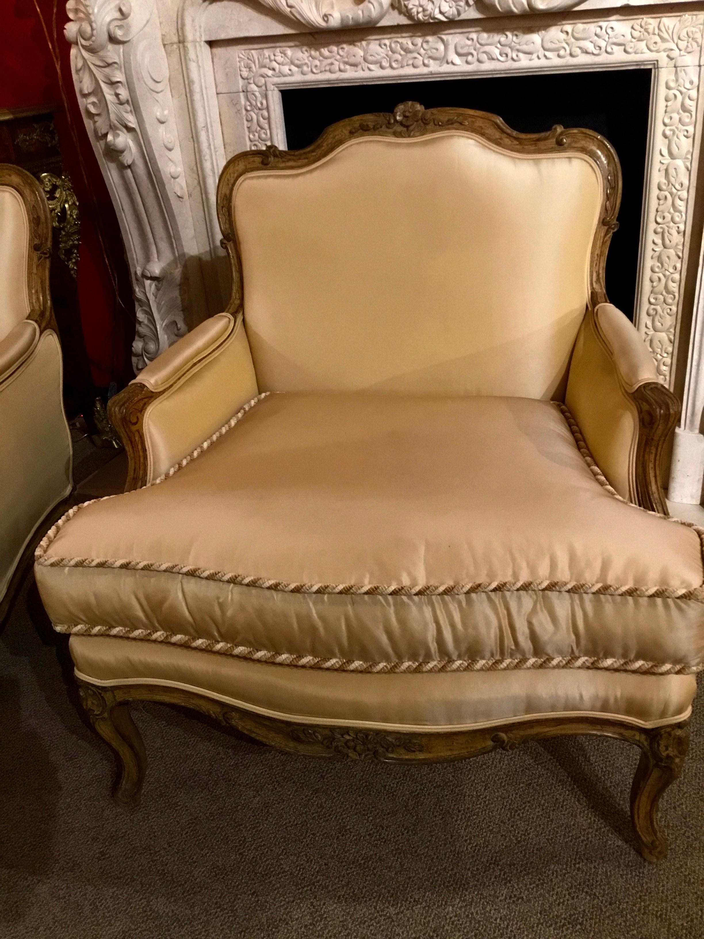 Pair of Louis XV-Style Painted and Carved Bergere Chairs, 20th Century For Sale 2