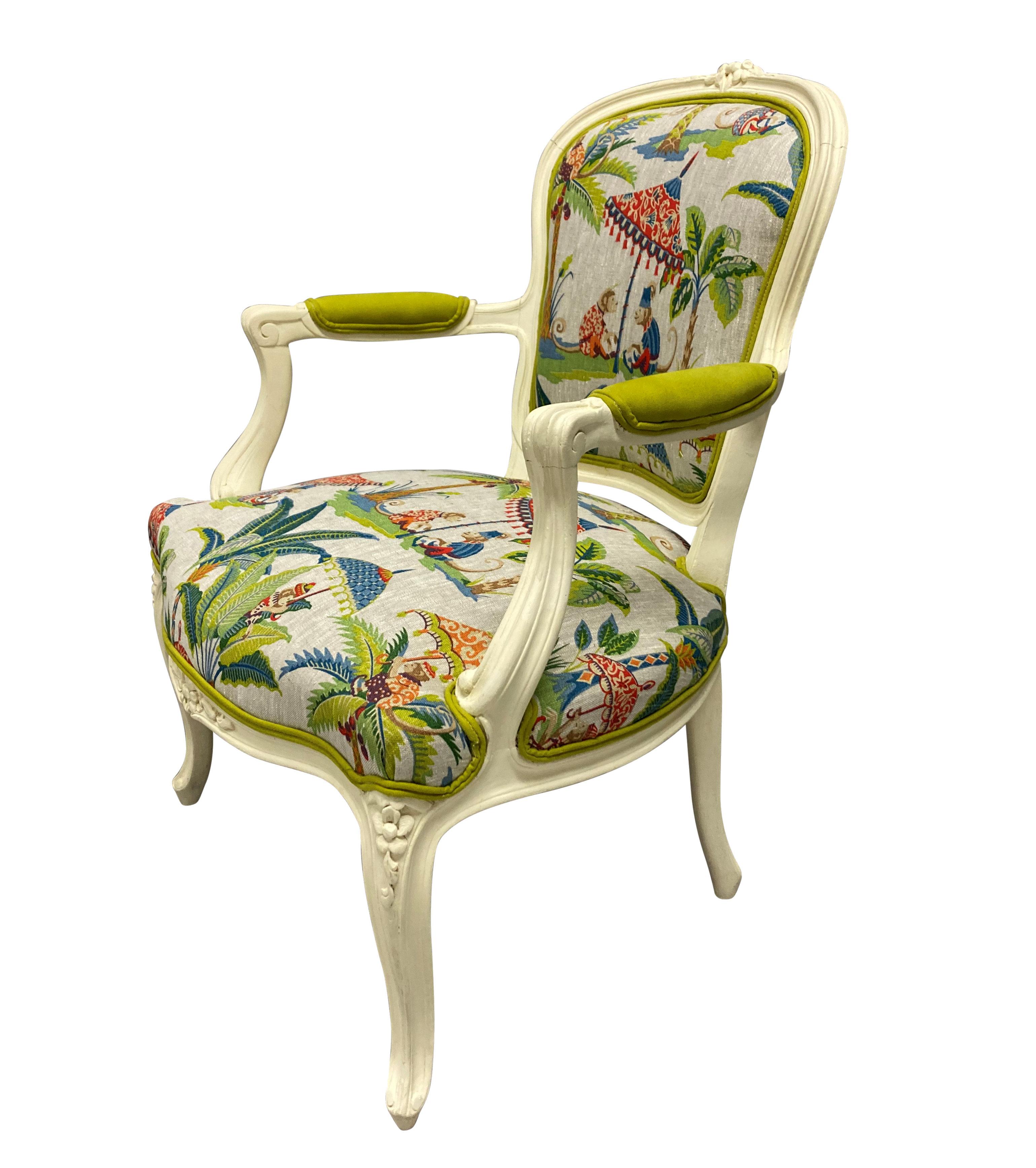 Pair of Louis XV Style Painted Armchairs In Good Condition For Sale In London, GB