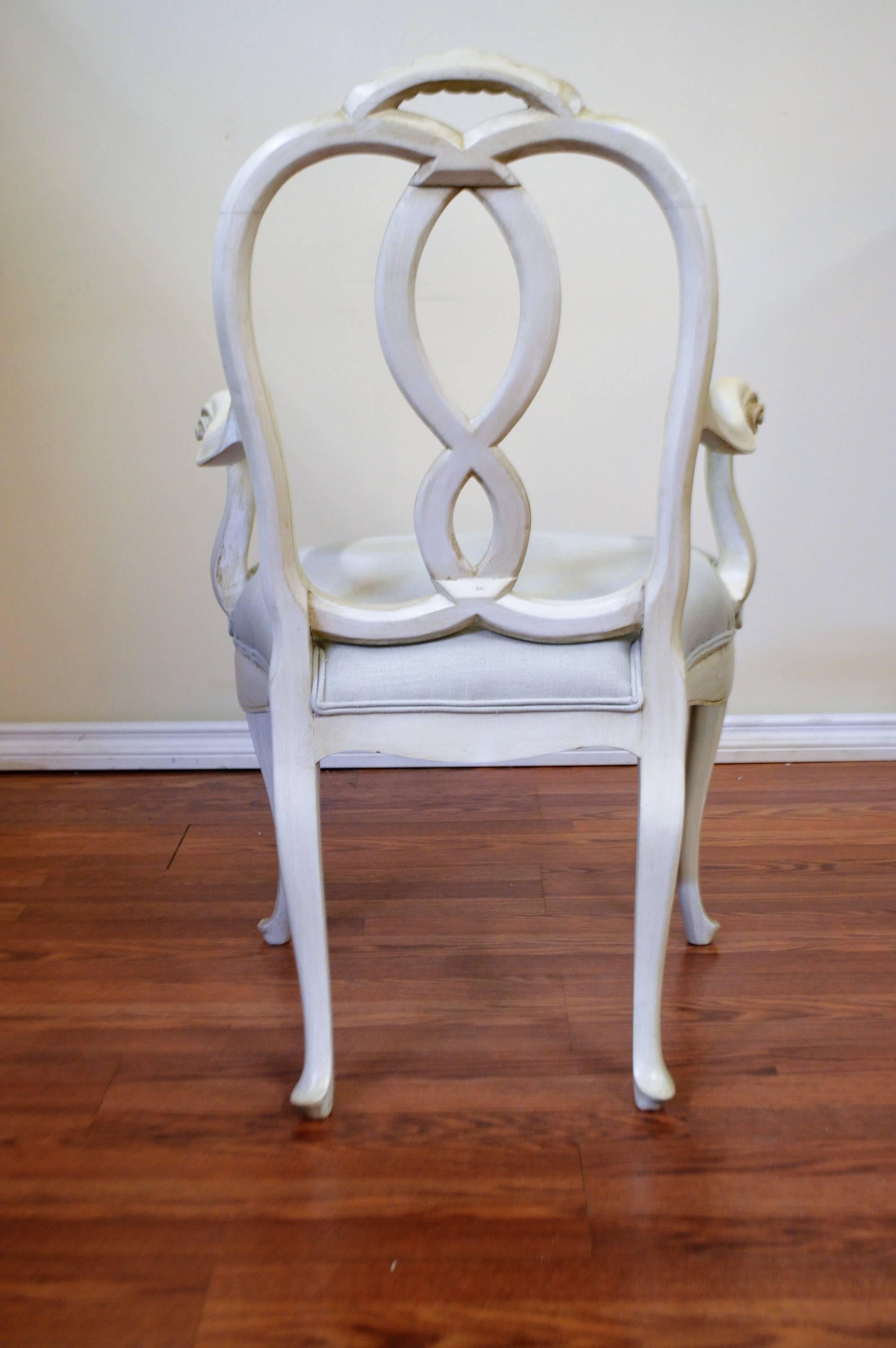 Pair of Louis XV Style Painted Armchairs Upholstered in a Belgium Linen Fabric In Excellent Condition In Oakville, ON