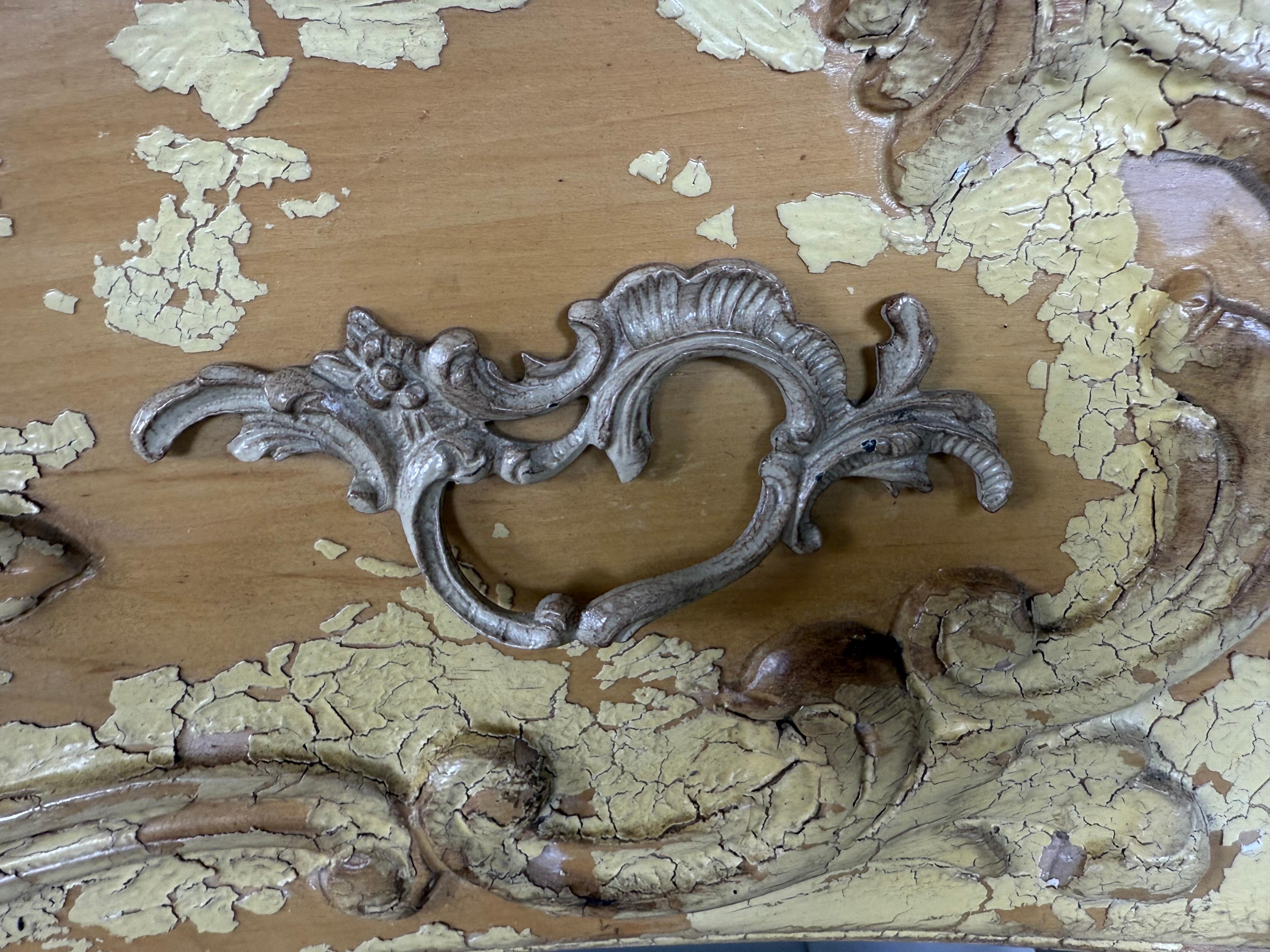 Pair of Louis XV–Style Painted Bombe Commodes with Carved Rococo Ornament For Sale 4