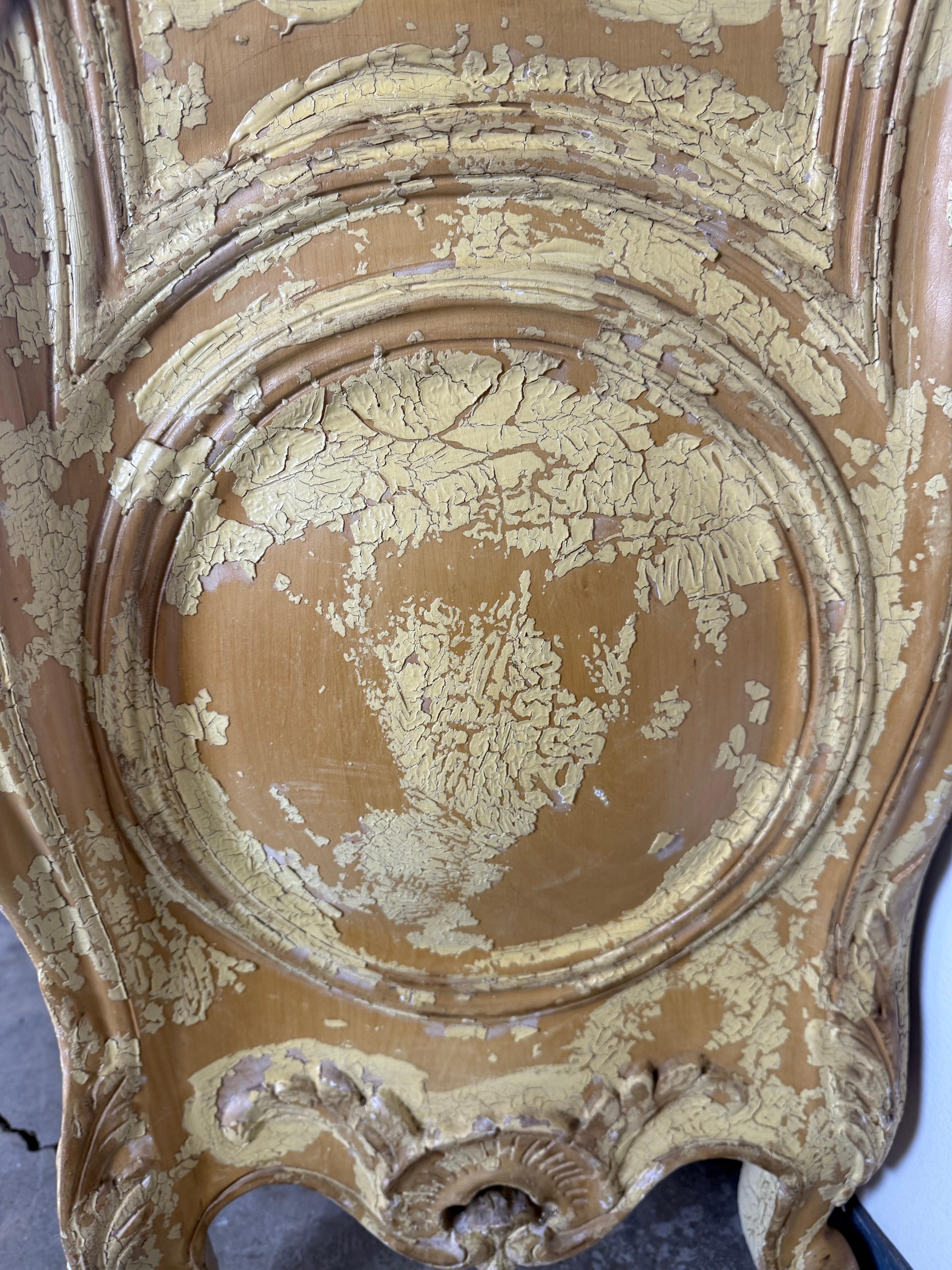 Pair of Louis XV–Style Painted Bombe Commodes with Carved Rococo Ornament For Sale 7