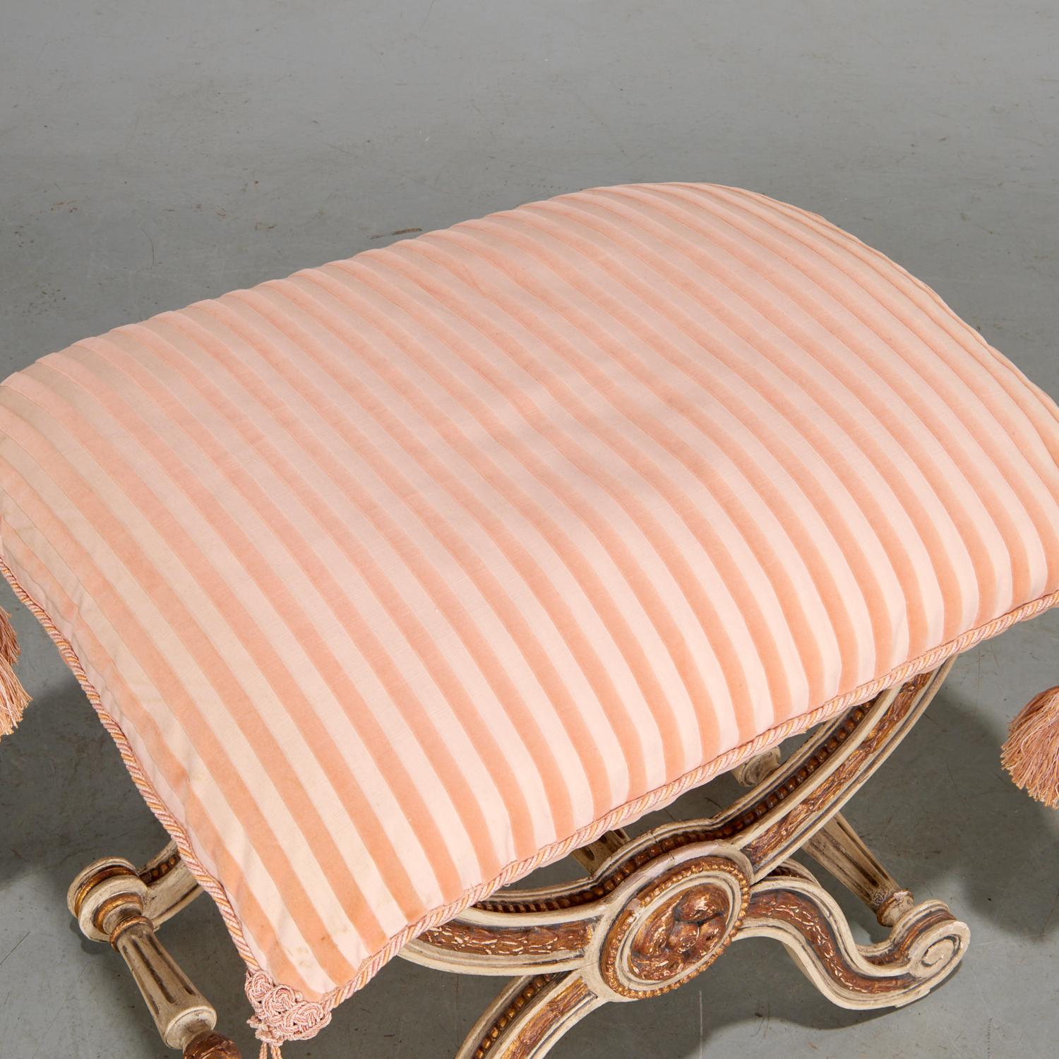 French Pair of Louis XV Style Parcel Gilt Ployant Stools - Plácido Domingo Collection For Sale
