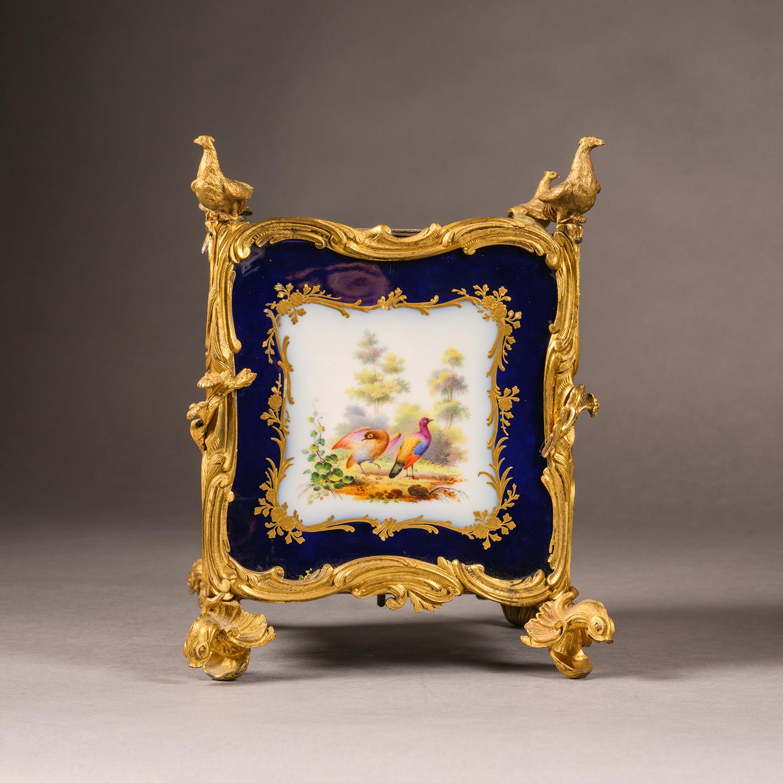 Pair of Louis XV Style Porcelain Jardinières, Circa 1840 in vendita 2