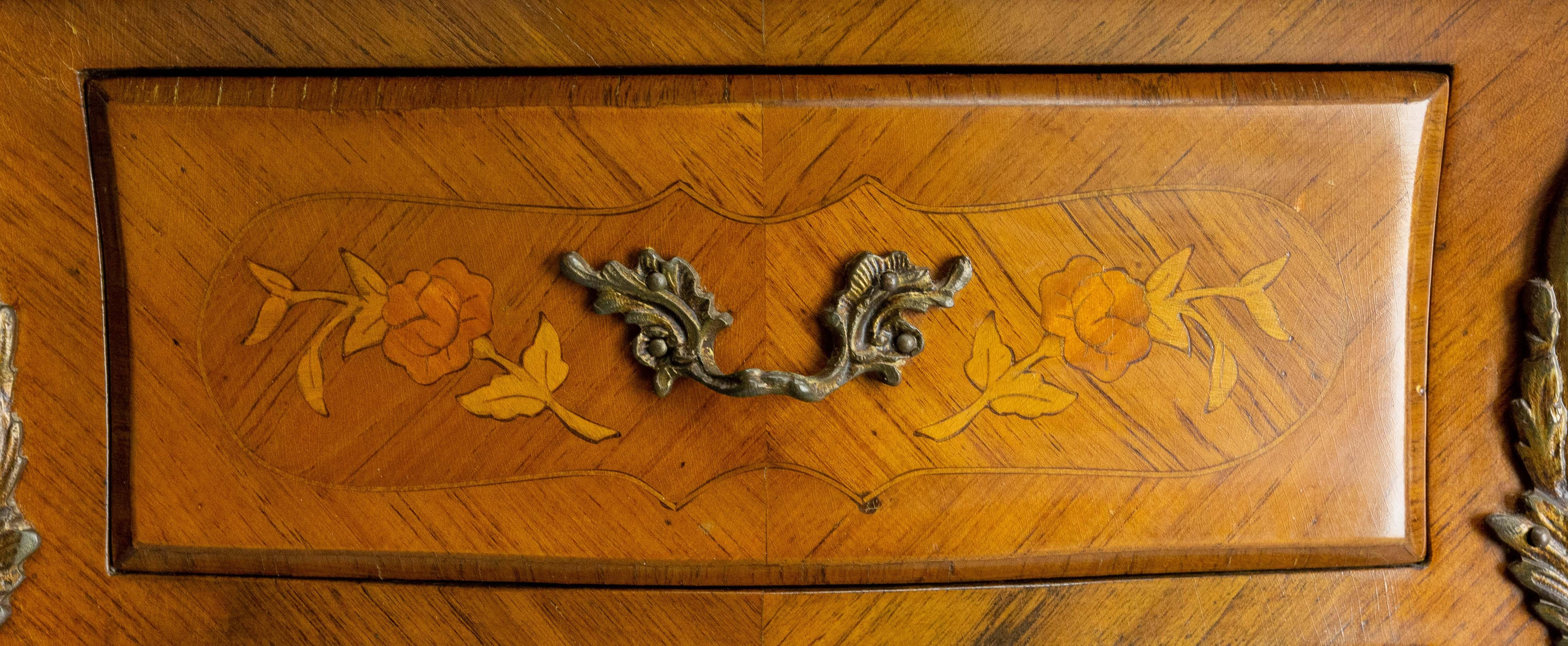 Paire d'armoires d'appoint de style Louis XV tables de chevet françaises avec plateau en marbre Bon état - En vente à Labrit, Landes