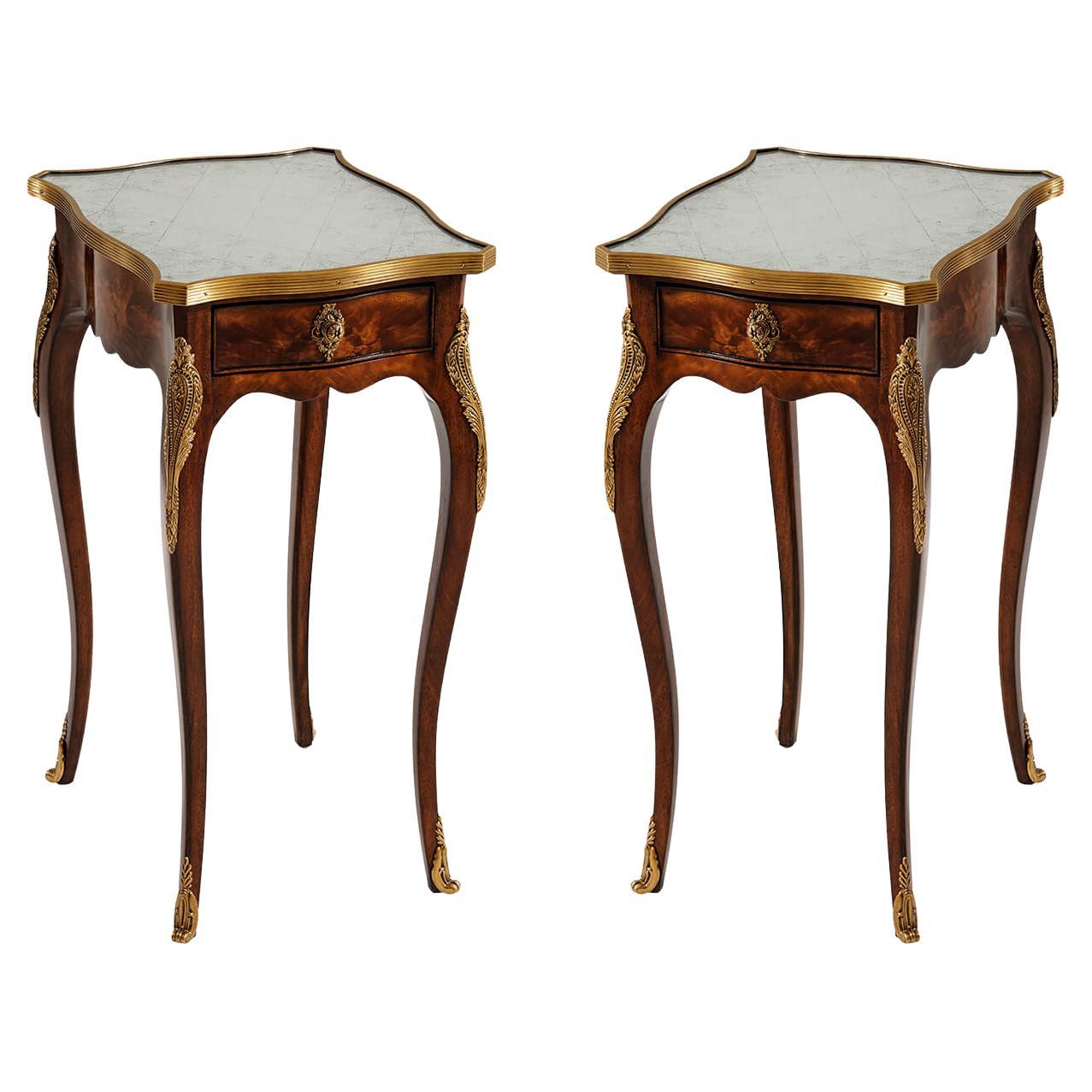 Paire de tables d'appoint de style Louis XV
