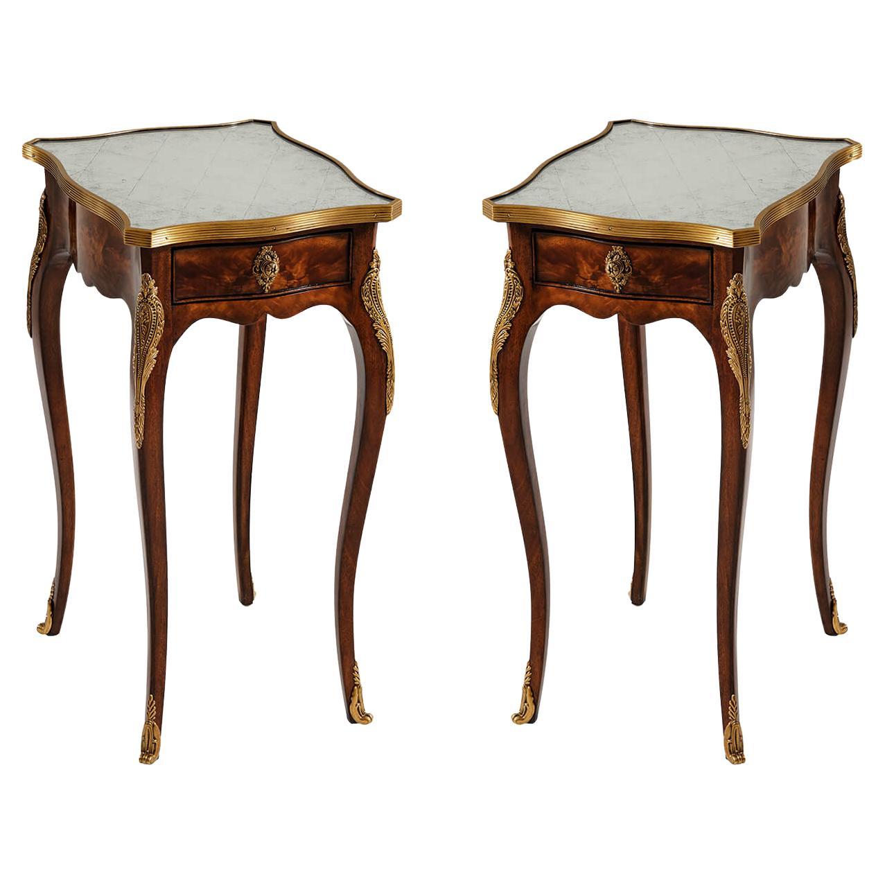 Paar Beistelltische im Stil Louis XV im Angebot