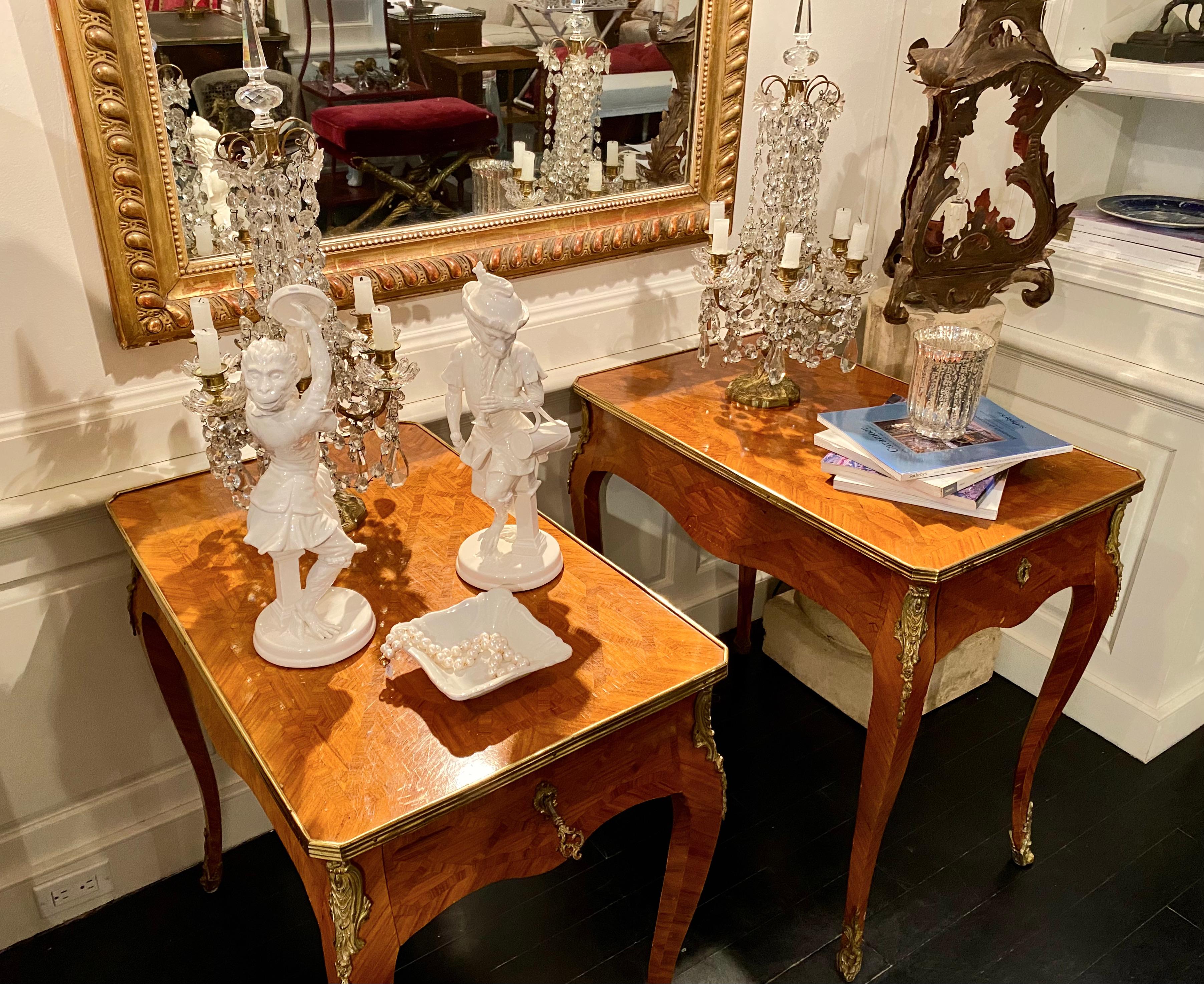 20ième siècle Paire de tables de style Louis XV en vente