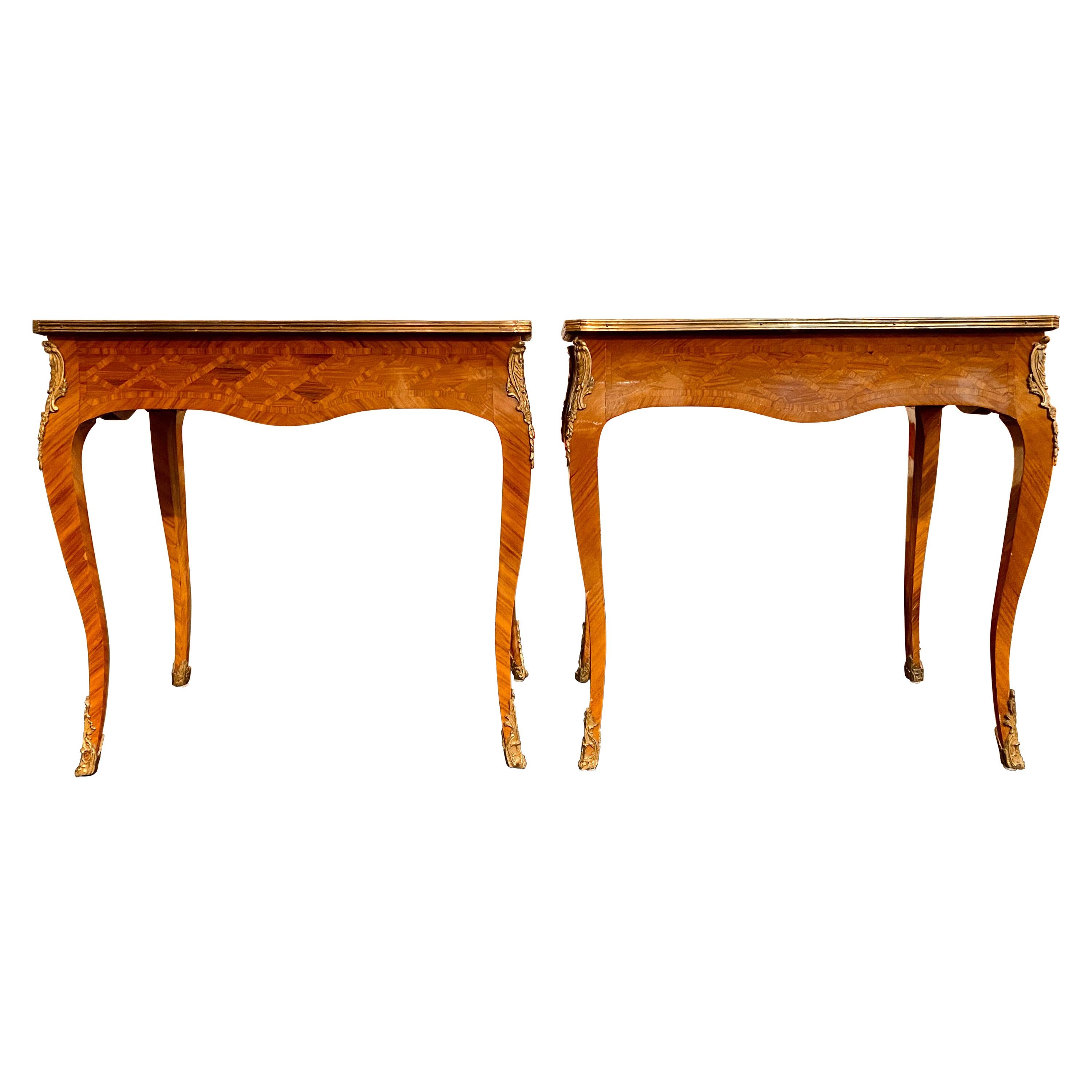 Paire de tables de style Louis XV en vente