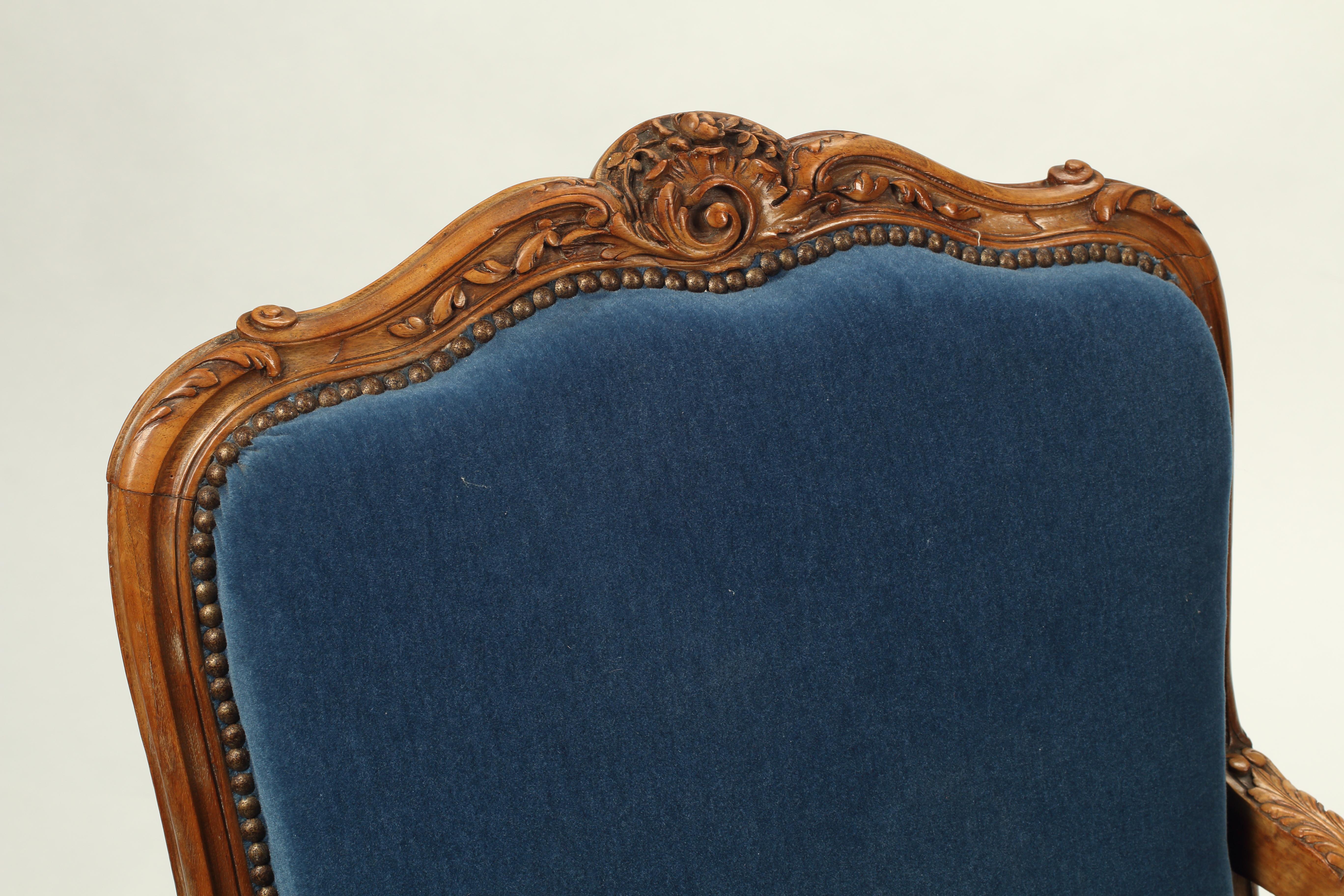 Français Paire de fauteuils de style Louis XV, 19ème siècle français en vente