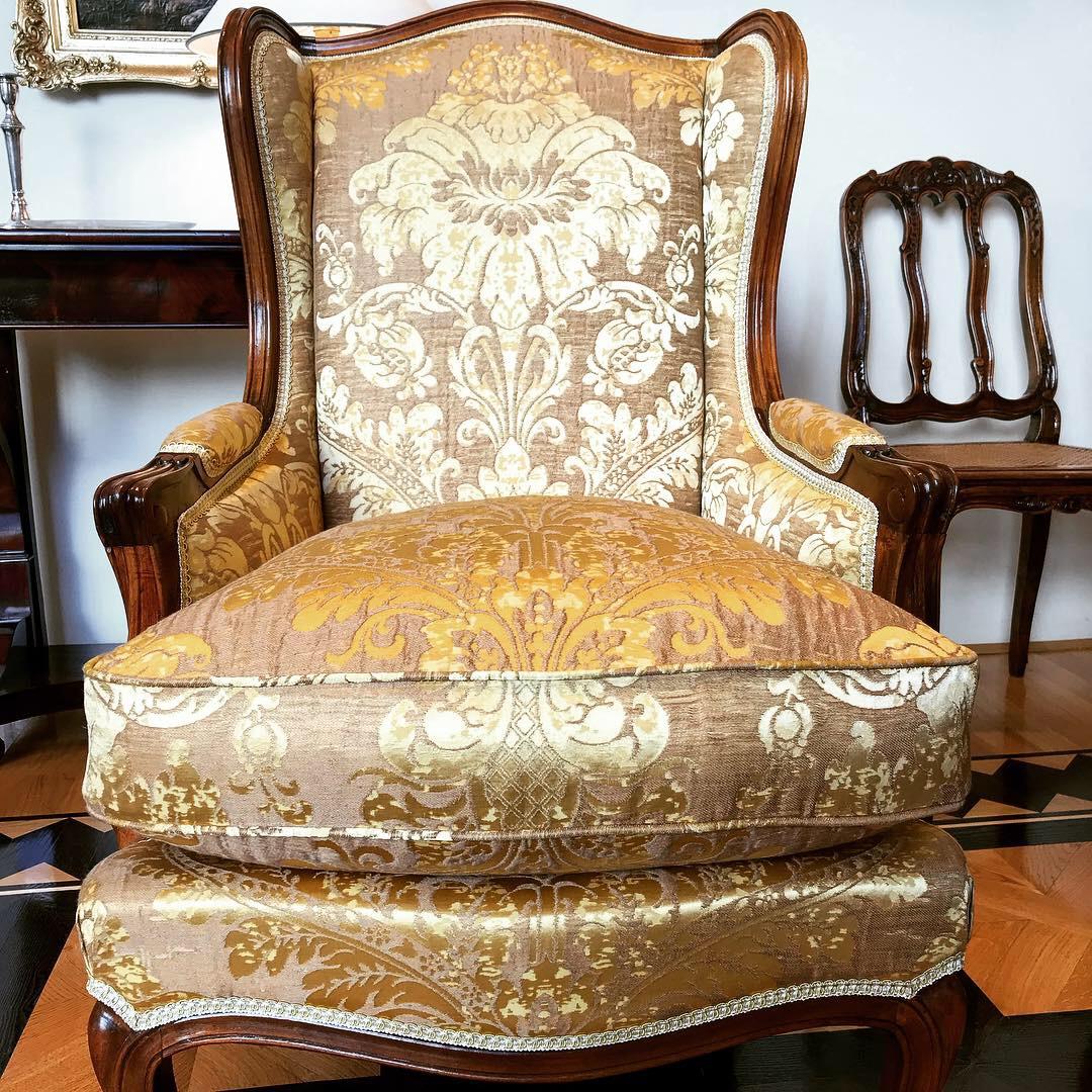 Italian Pair of Louis XV Style Walnut Framed Wing Back Armchairs For Sale