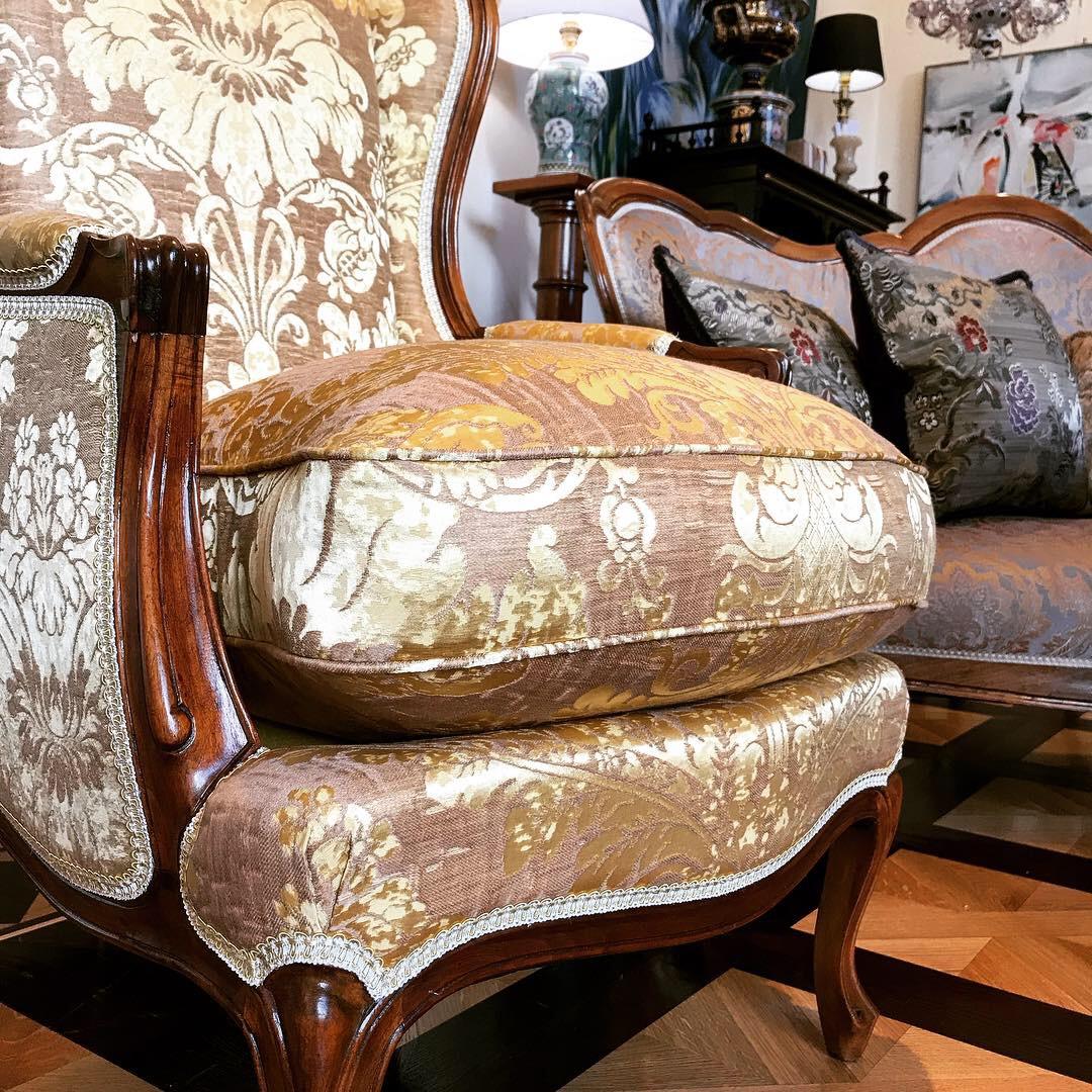 Woodwork Pair of Louis XV Style Walnut Framed Wing Back Armchairs For Sale