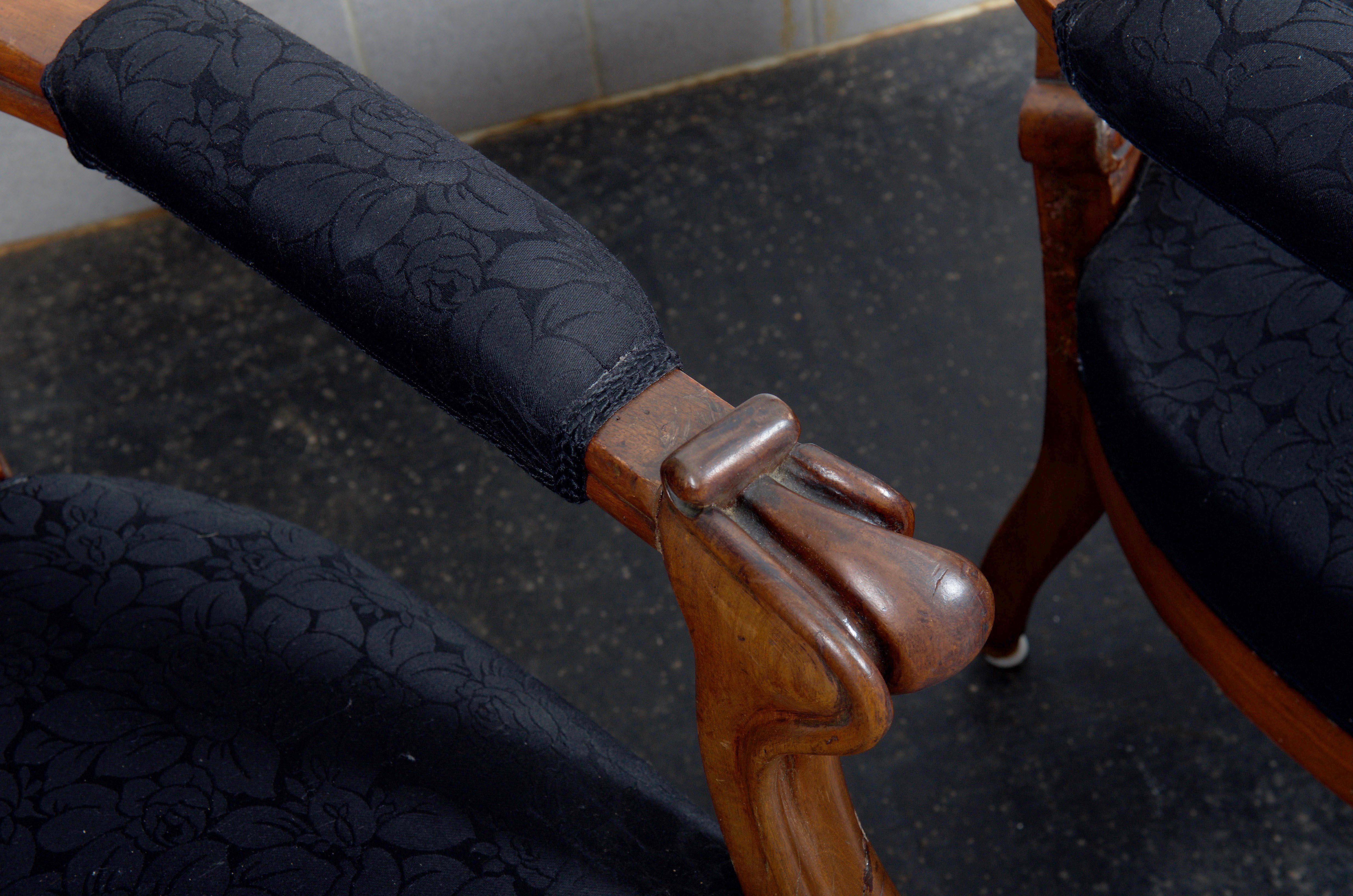 Paar Sessel aus Nussbaumholz im Louis XV-Stil im Angebot 5