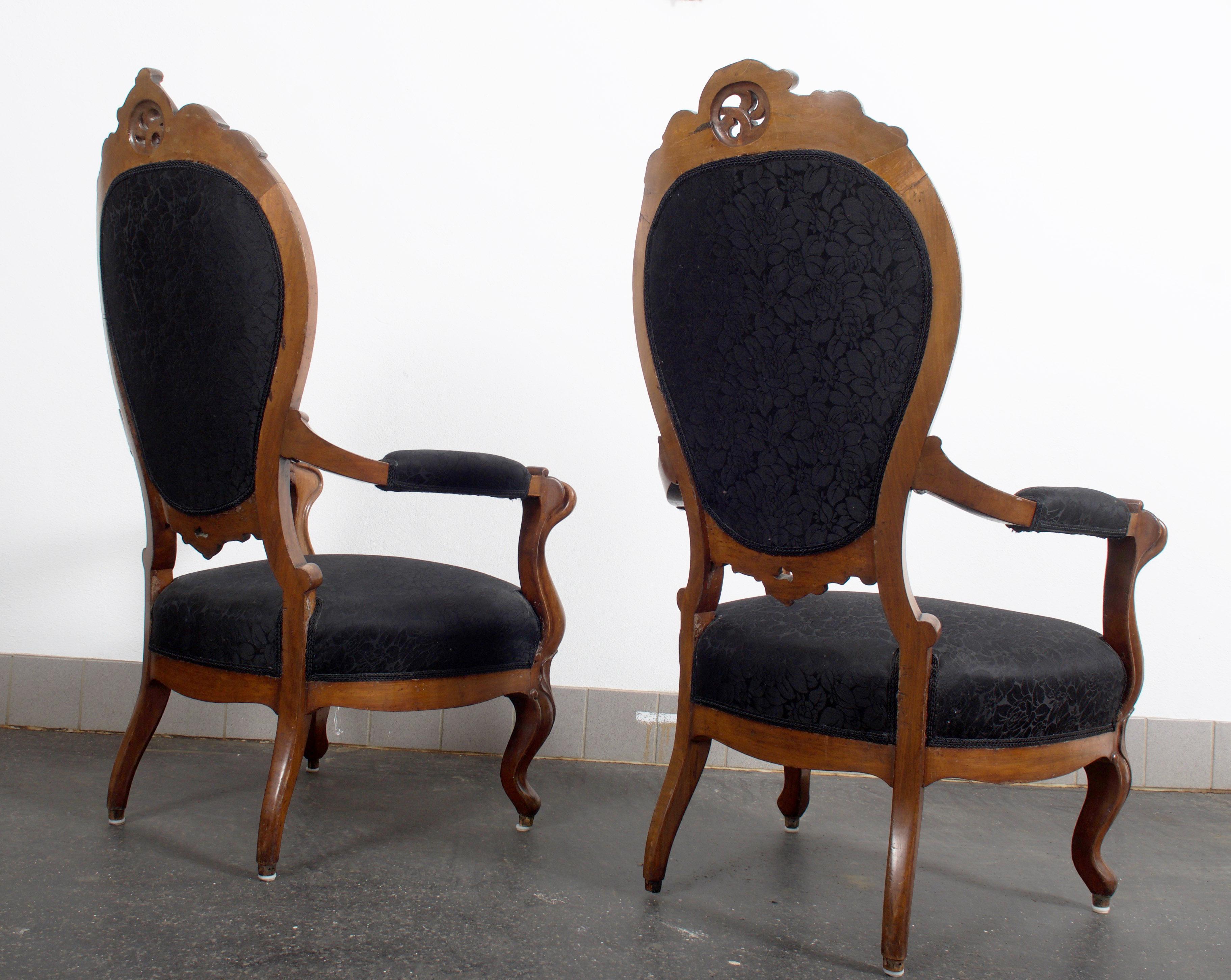 19th Century Pair of Louis XV Style Walnut Wood Armchairs For Sale