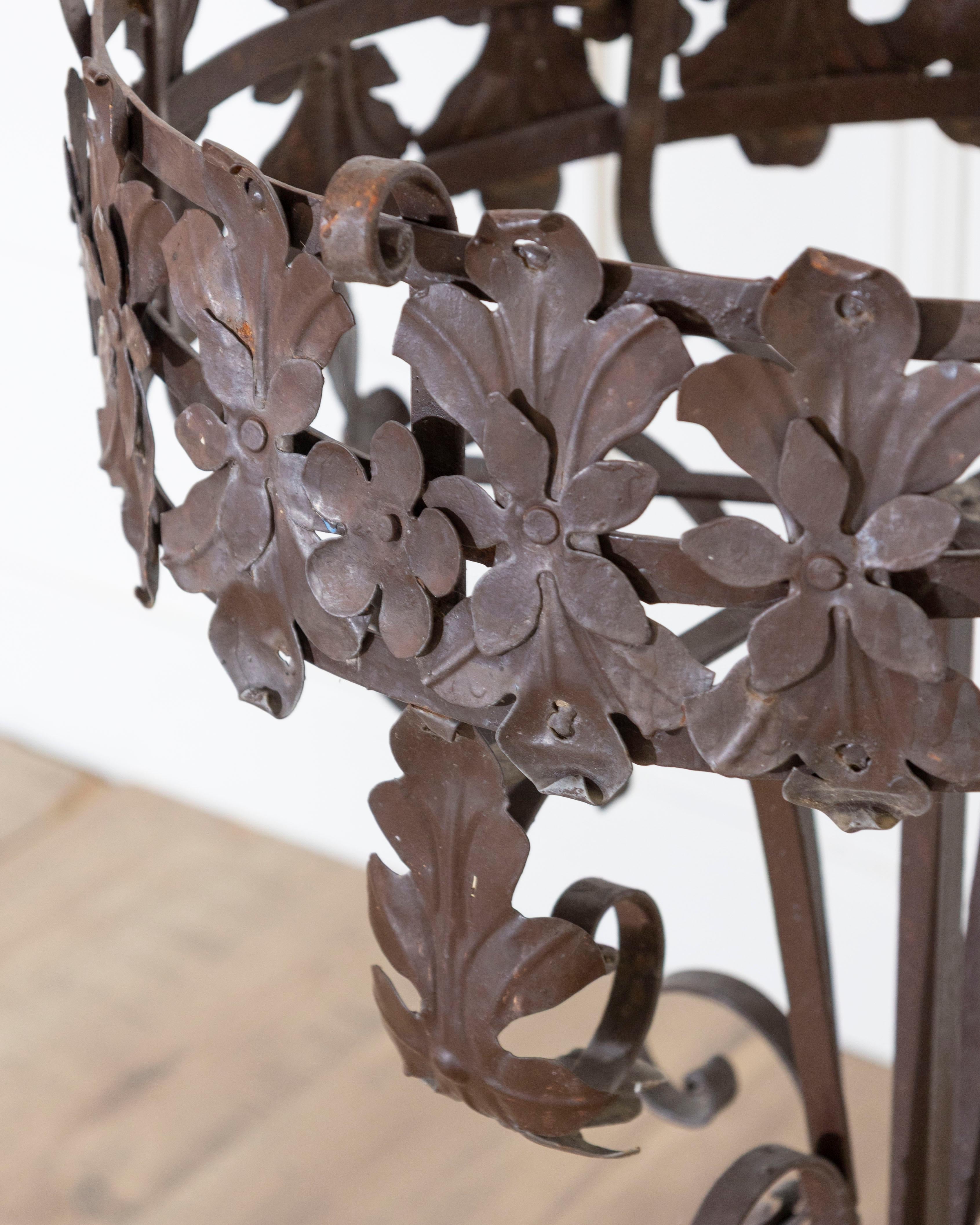 Pair of Louis XV style wrought iron plant stands In Good Condition For Sale In Atlanta, GA