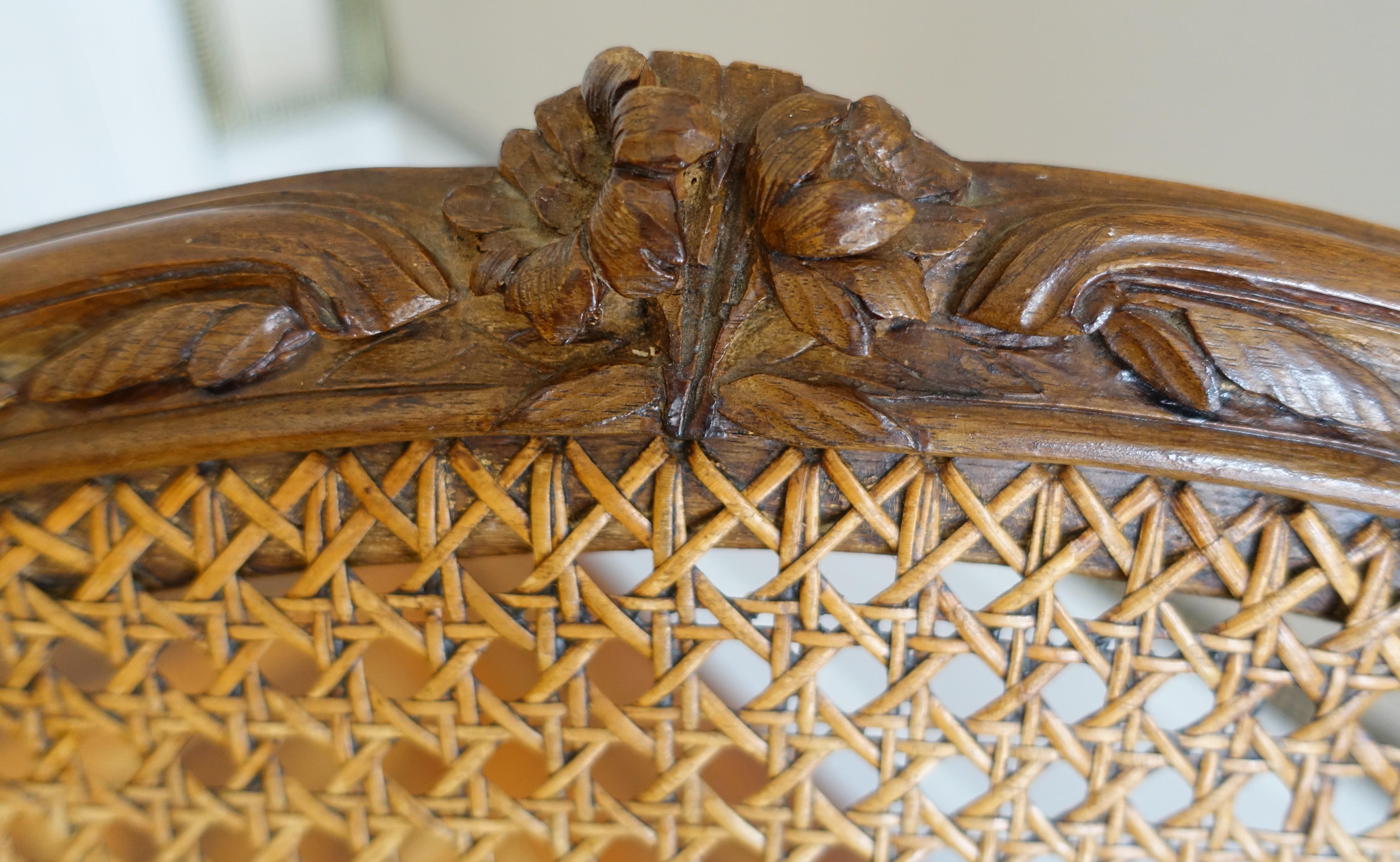 Pair of Louis XV walnut armchairs - 18th century - follower of Nogaret in vendita 9
