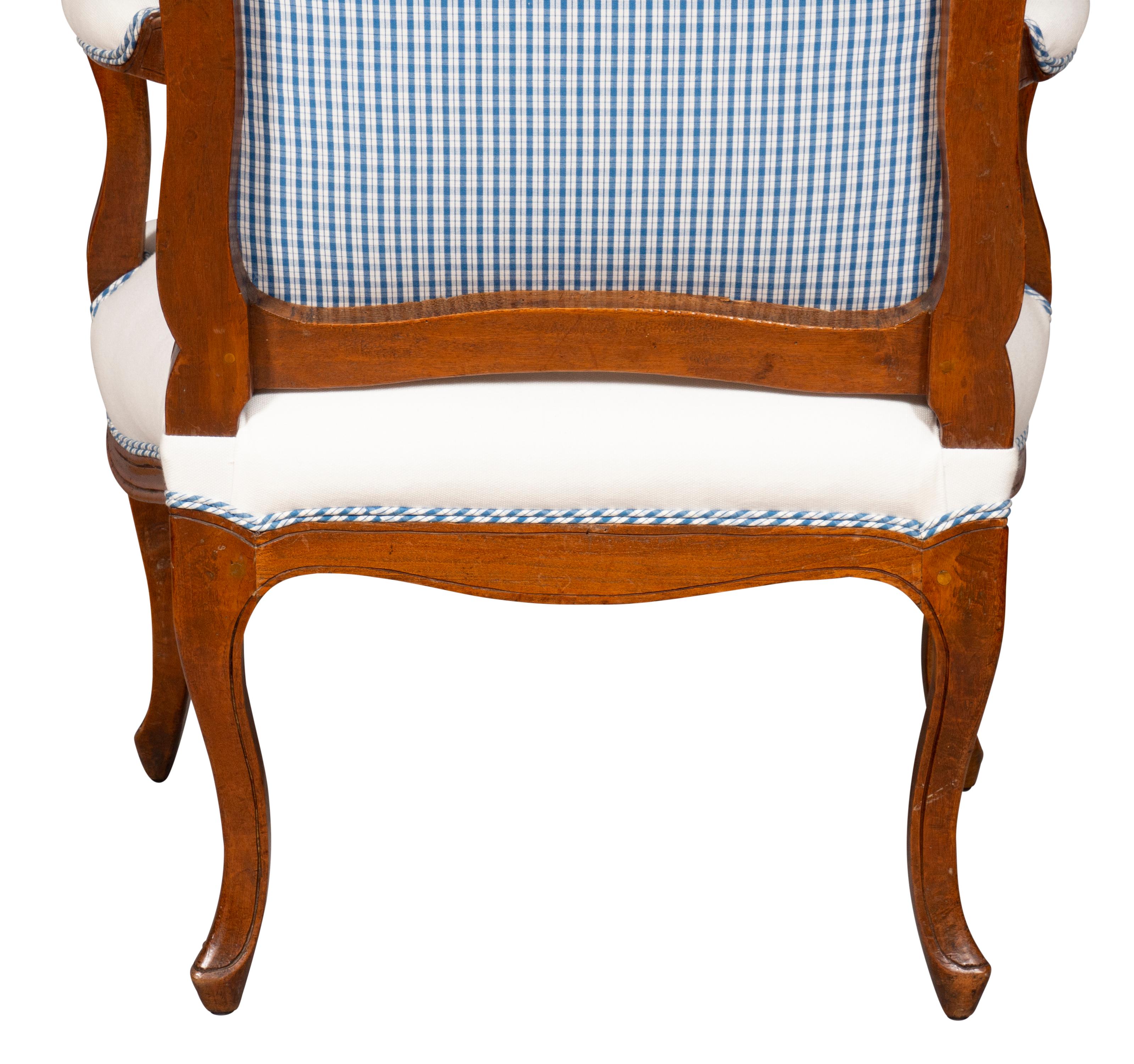 Paar Louis XV.-Sessel aus Nussbaumholz im Angebot 10