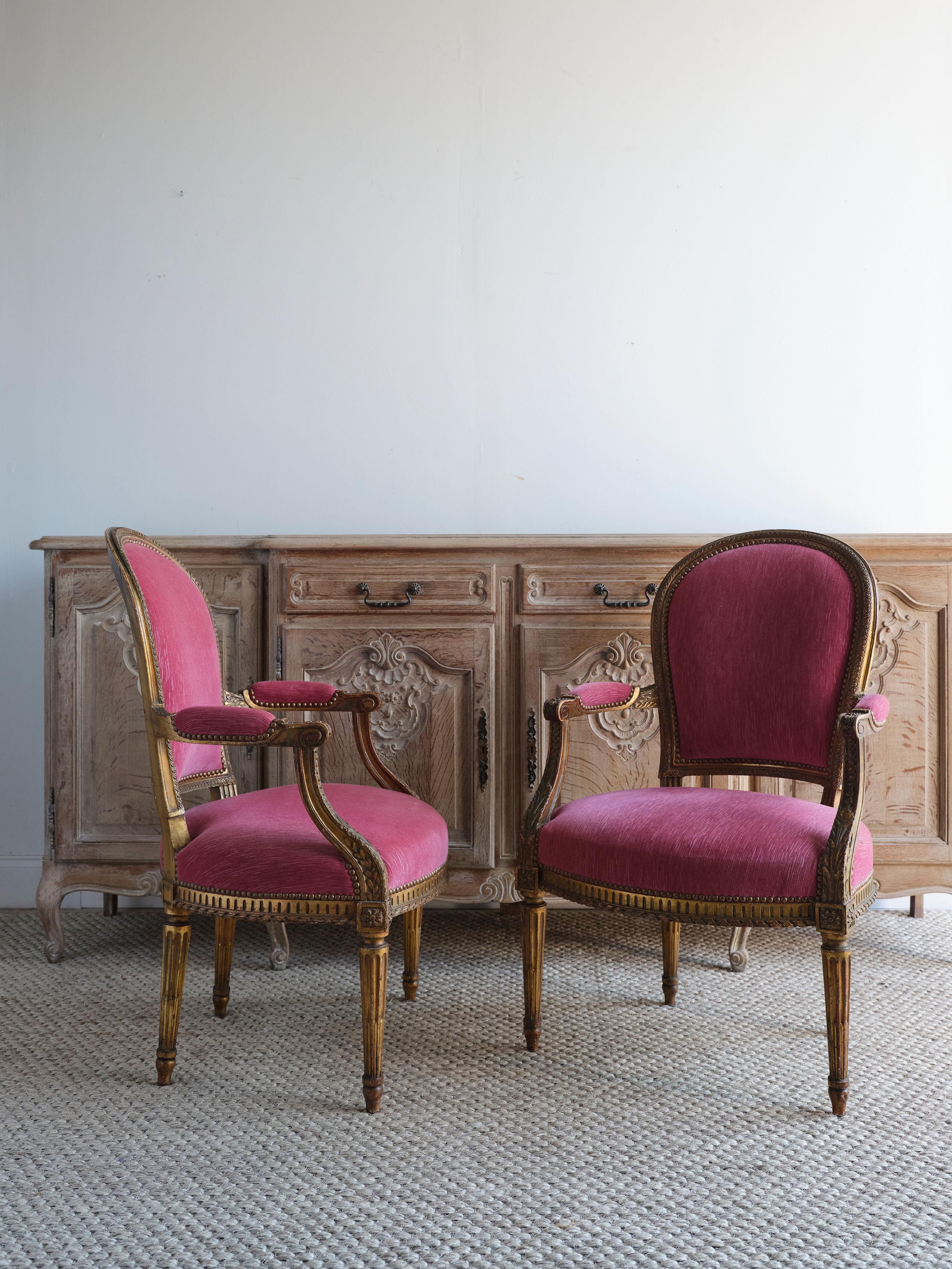 Pair of Louis XVI Armchairs In Good Condition For Sale In Madison, MS