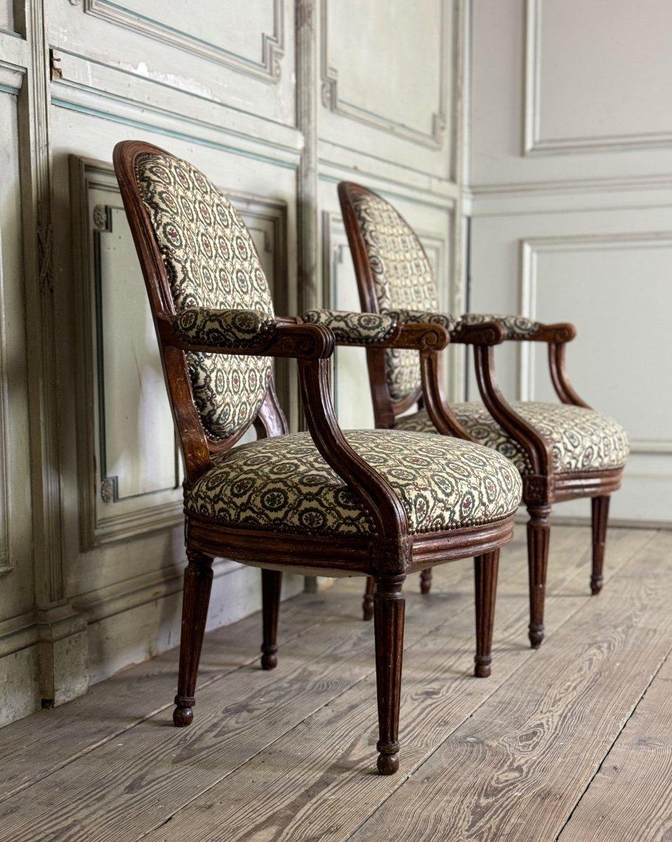 Français Paire de fauteuils Louis XVI en bois sculpté, 18ème siècle en vente