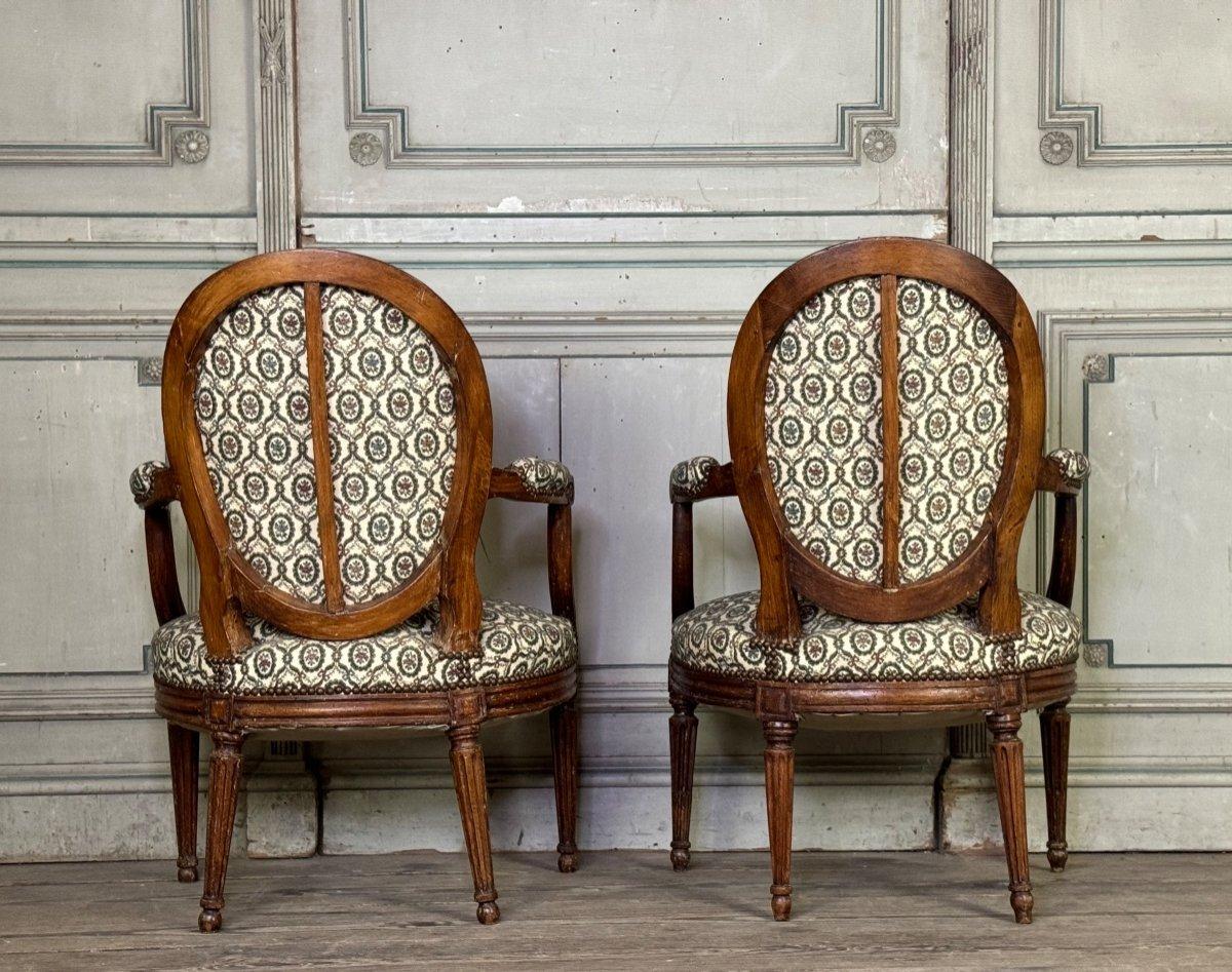 Bois Paire de fauteuils Louis XVI en bois sculpté, 18ème siècle en vente