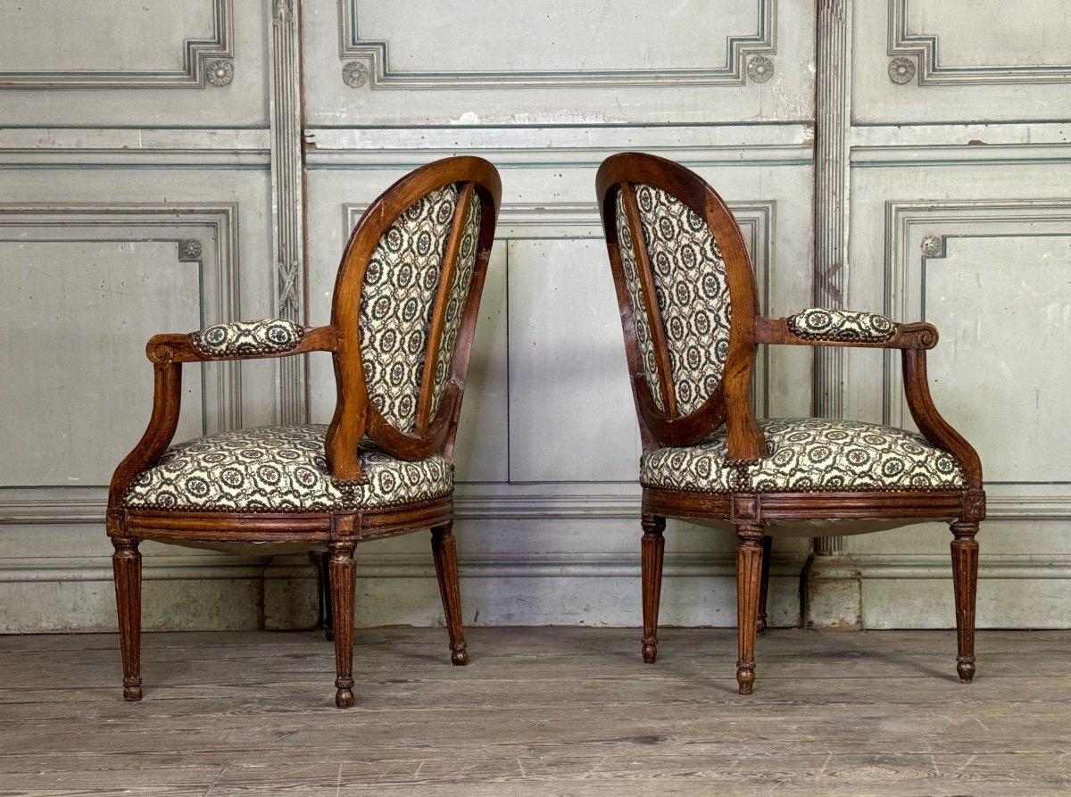 Paire de fauteuils Louis XVI en bois sculpté, 18ème siècle en vente 1