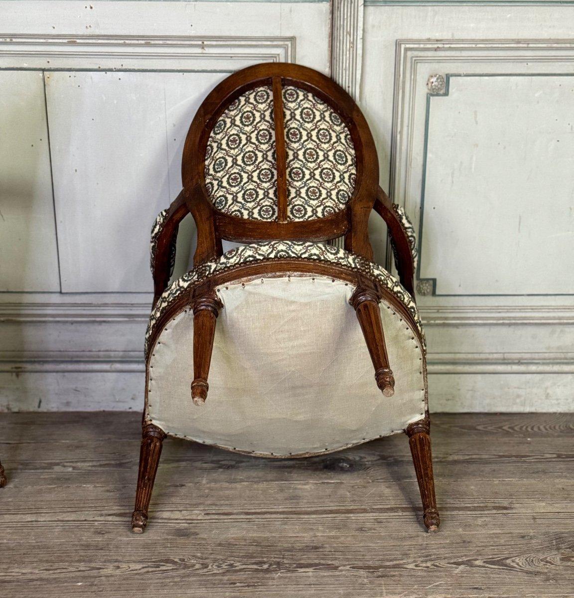 Paire de fauteuils Louis XVI en bois sculpté, 18ème siècle en vente 2